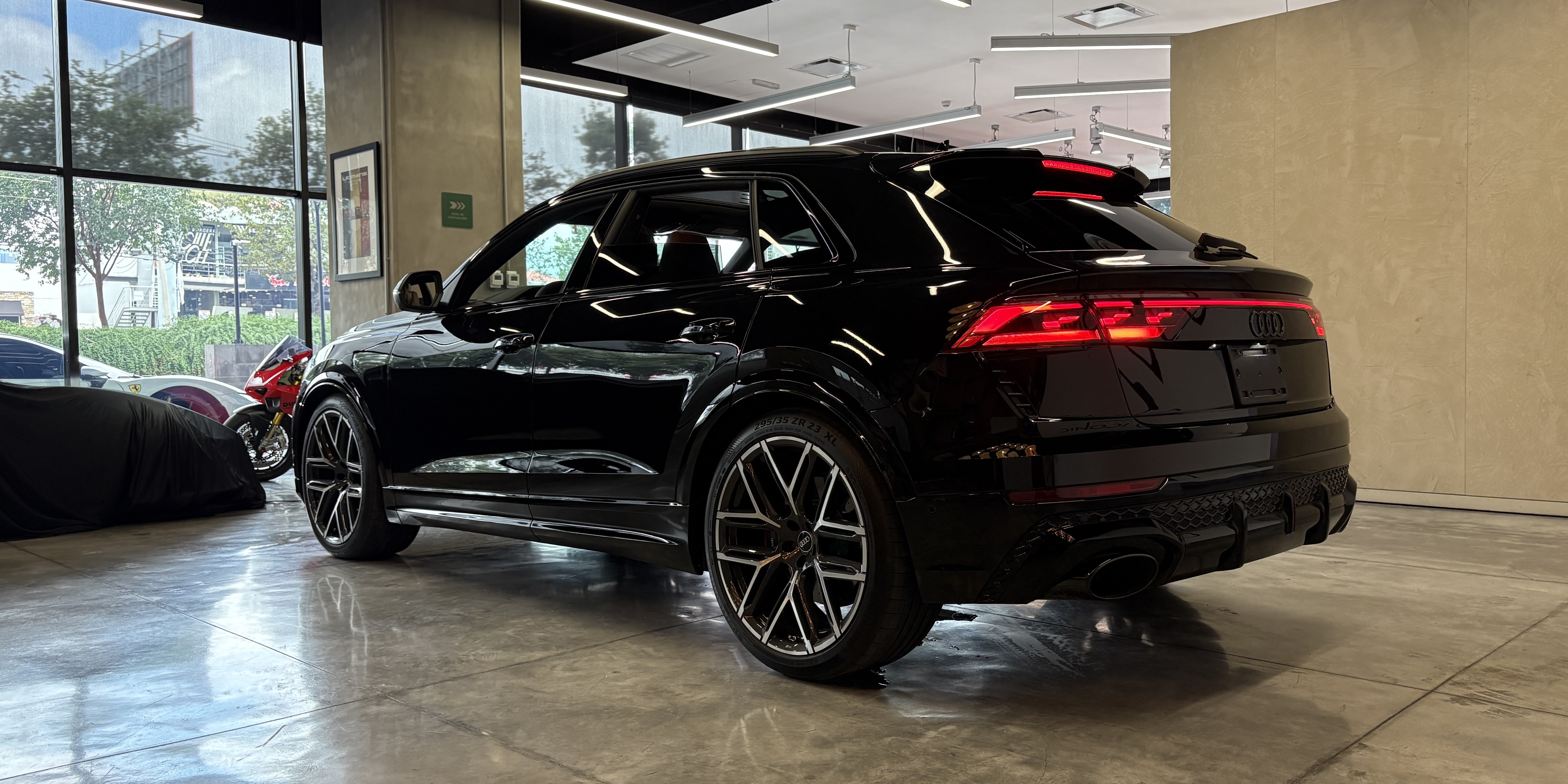 Audi RSQ8