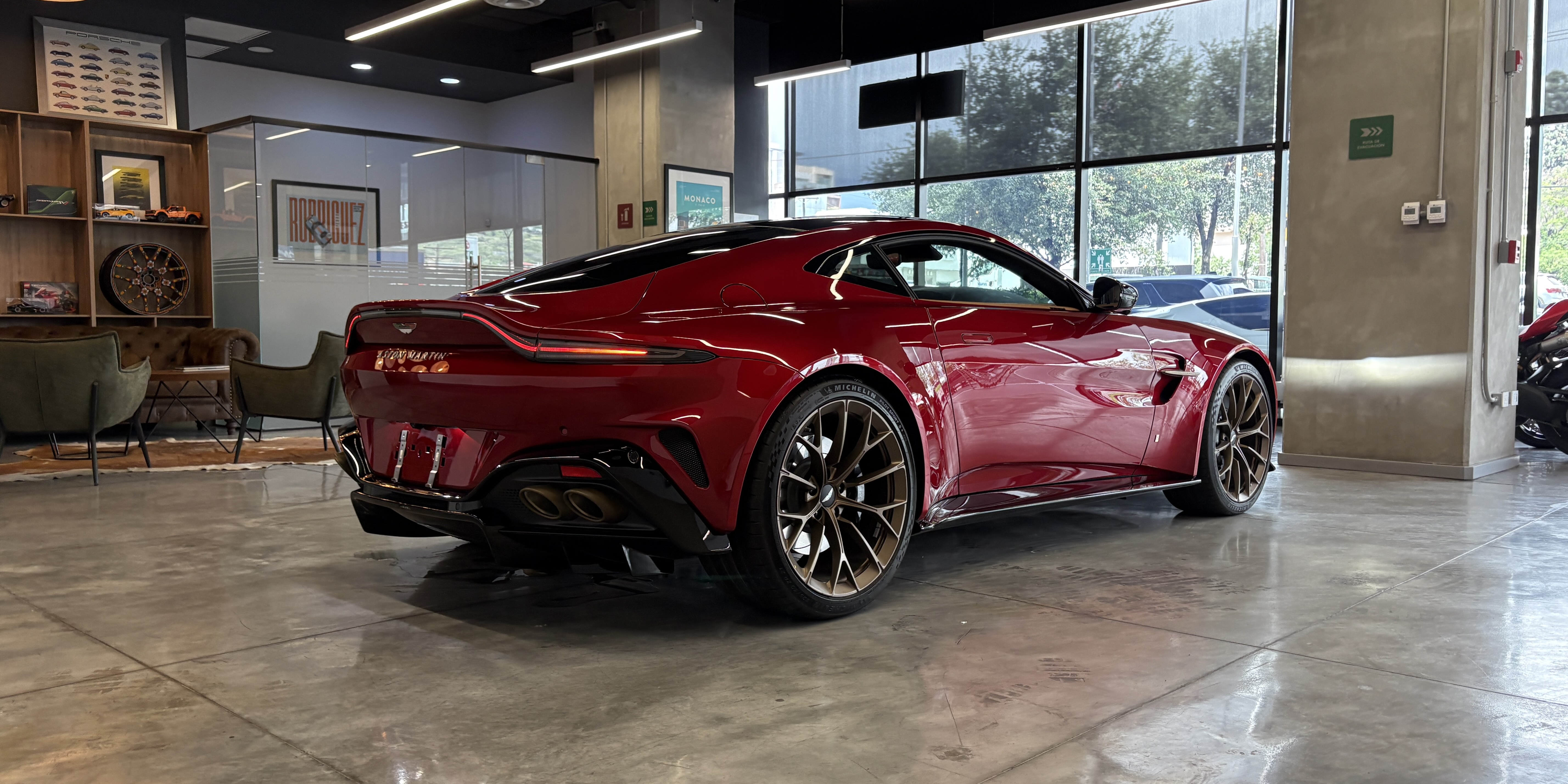 Aston Martin Vantage Mex UK