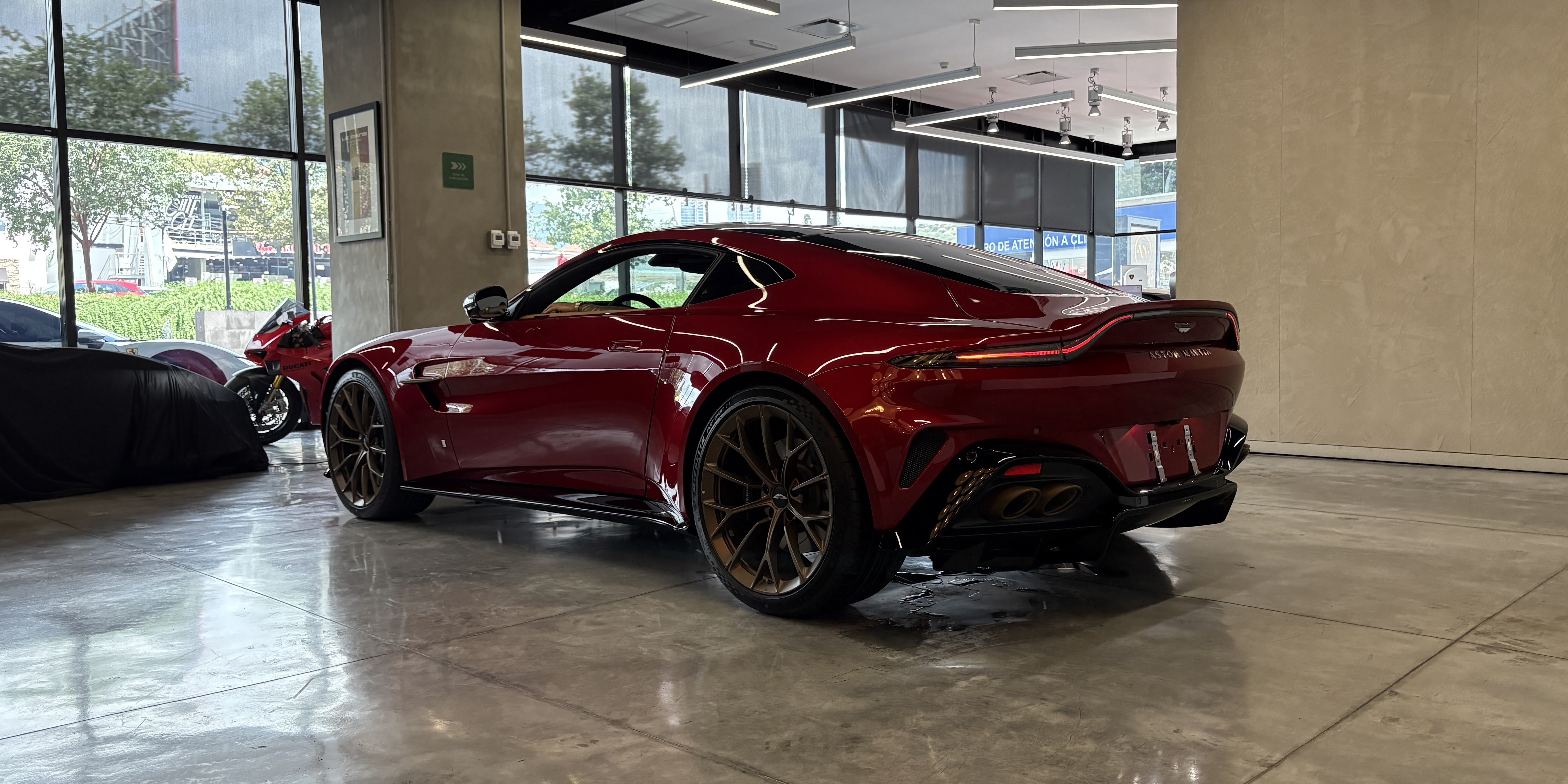 Aston Martin Vantage Mex UK