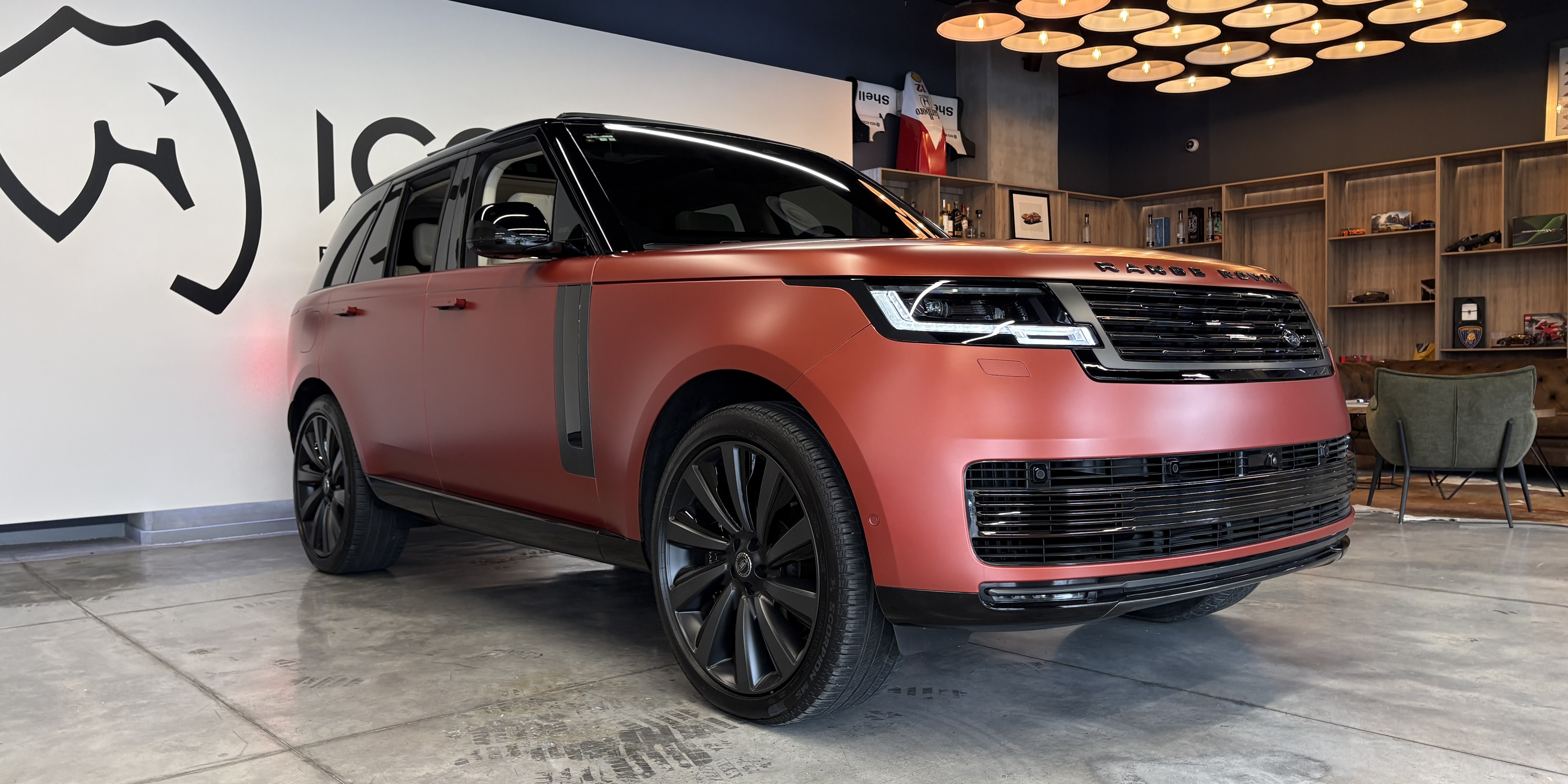 Land Rover Range Rover SV Santuario