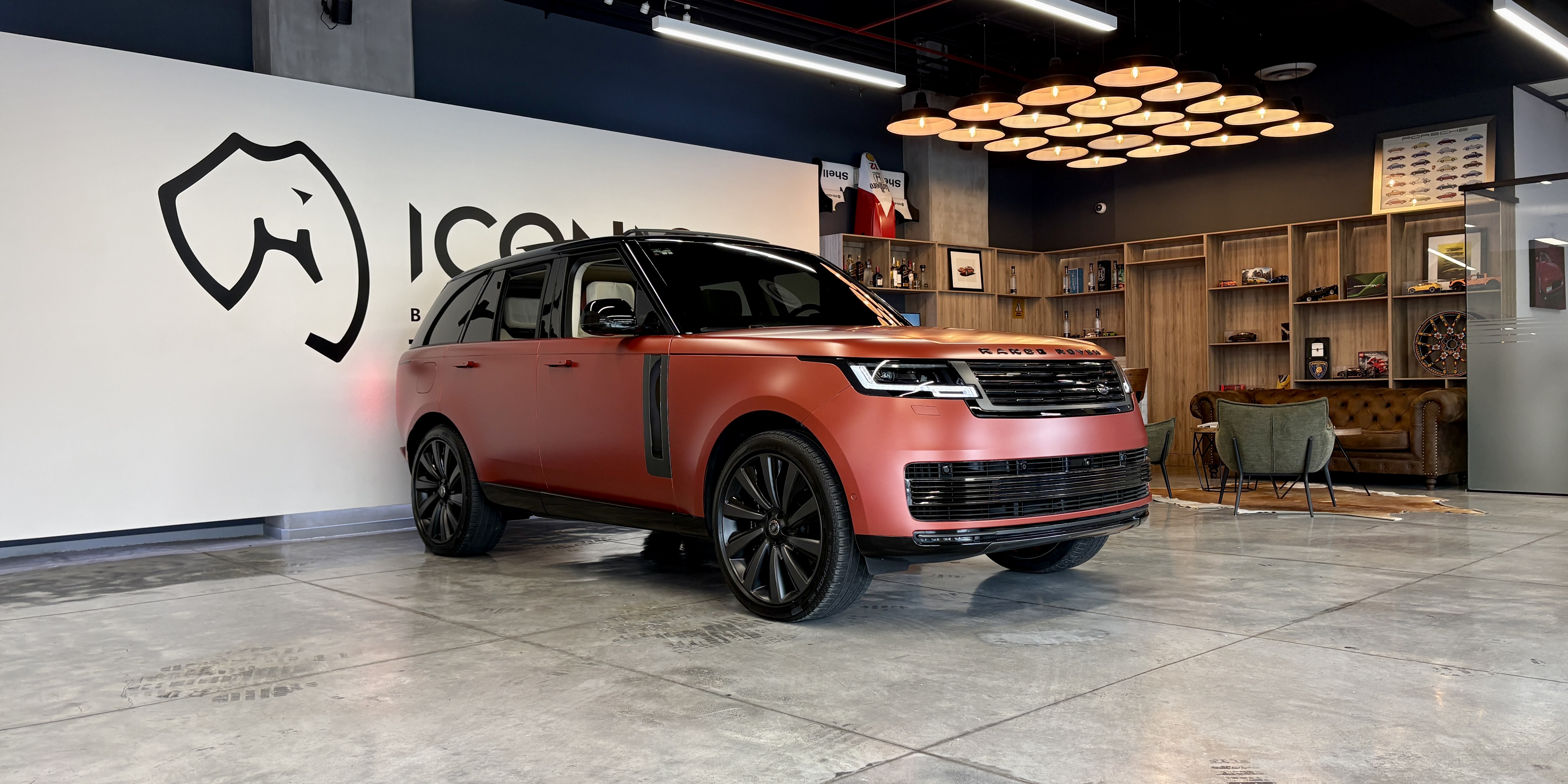 Land Rover Range Rover SV Santuario