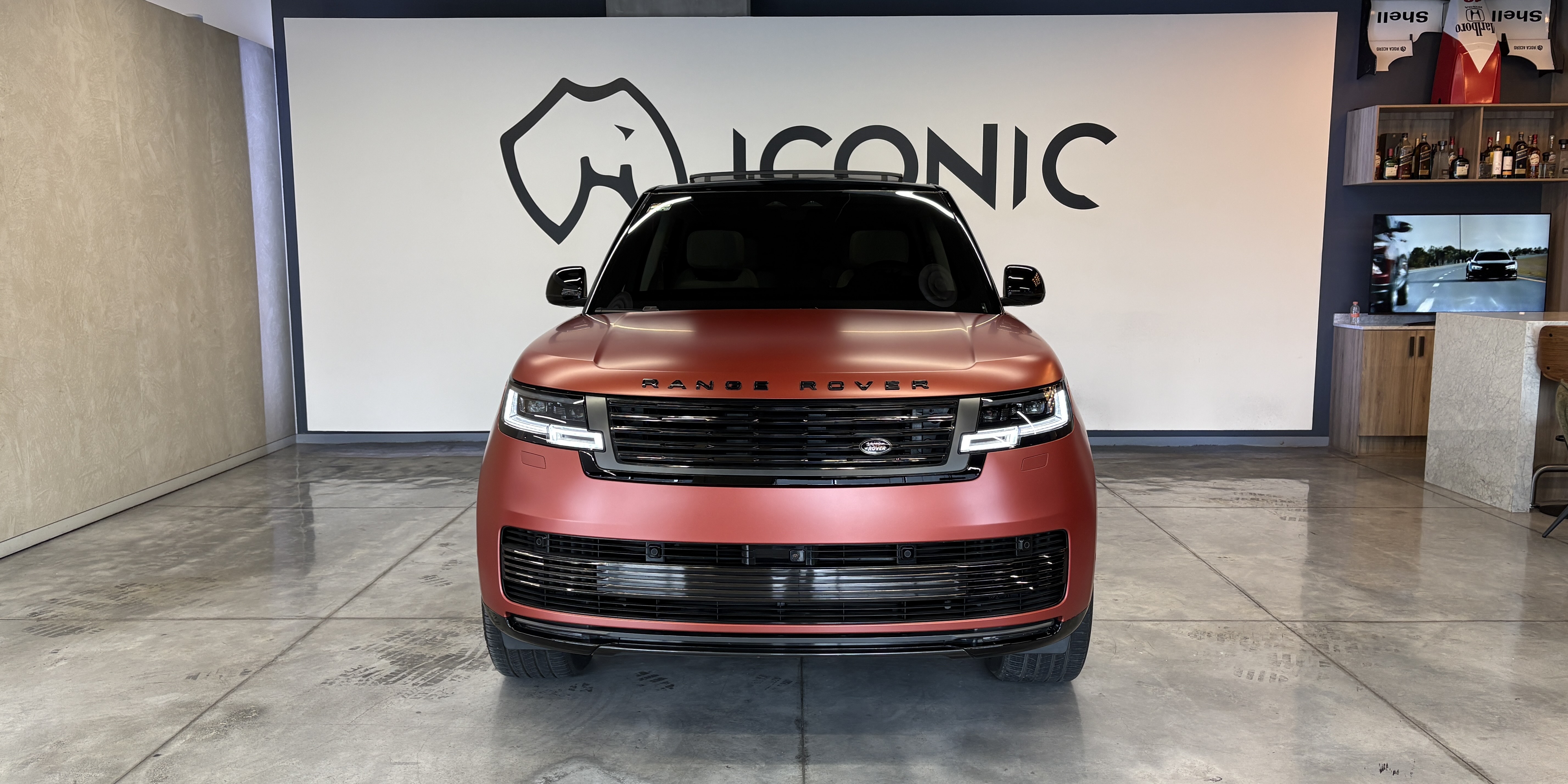 Land Rover Range Rover SV Santuario