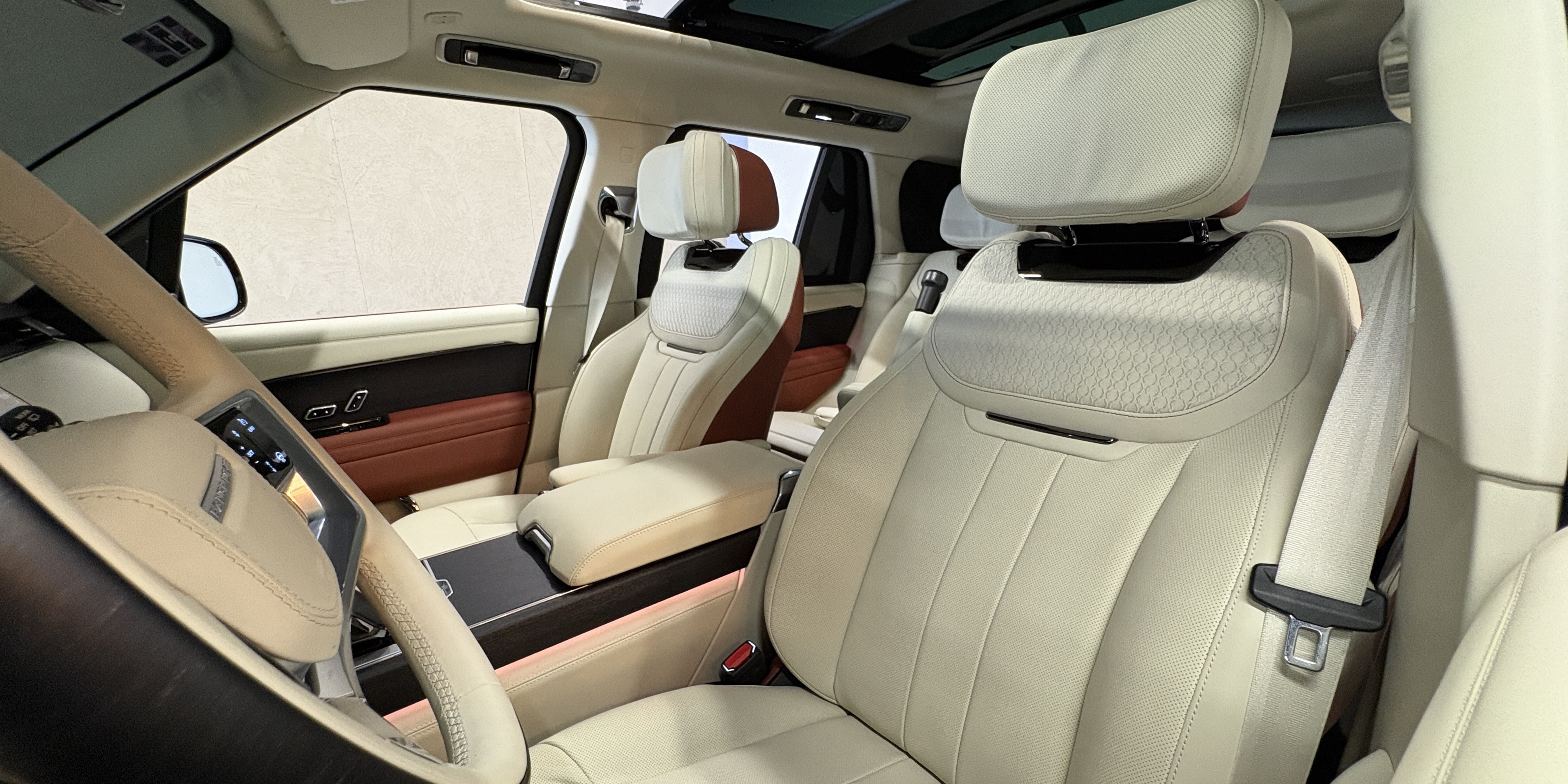 Land Rover Range Rover SV Santuario