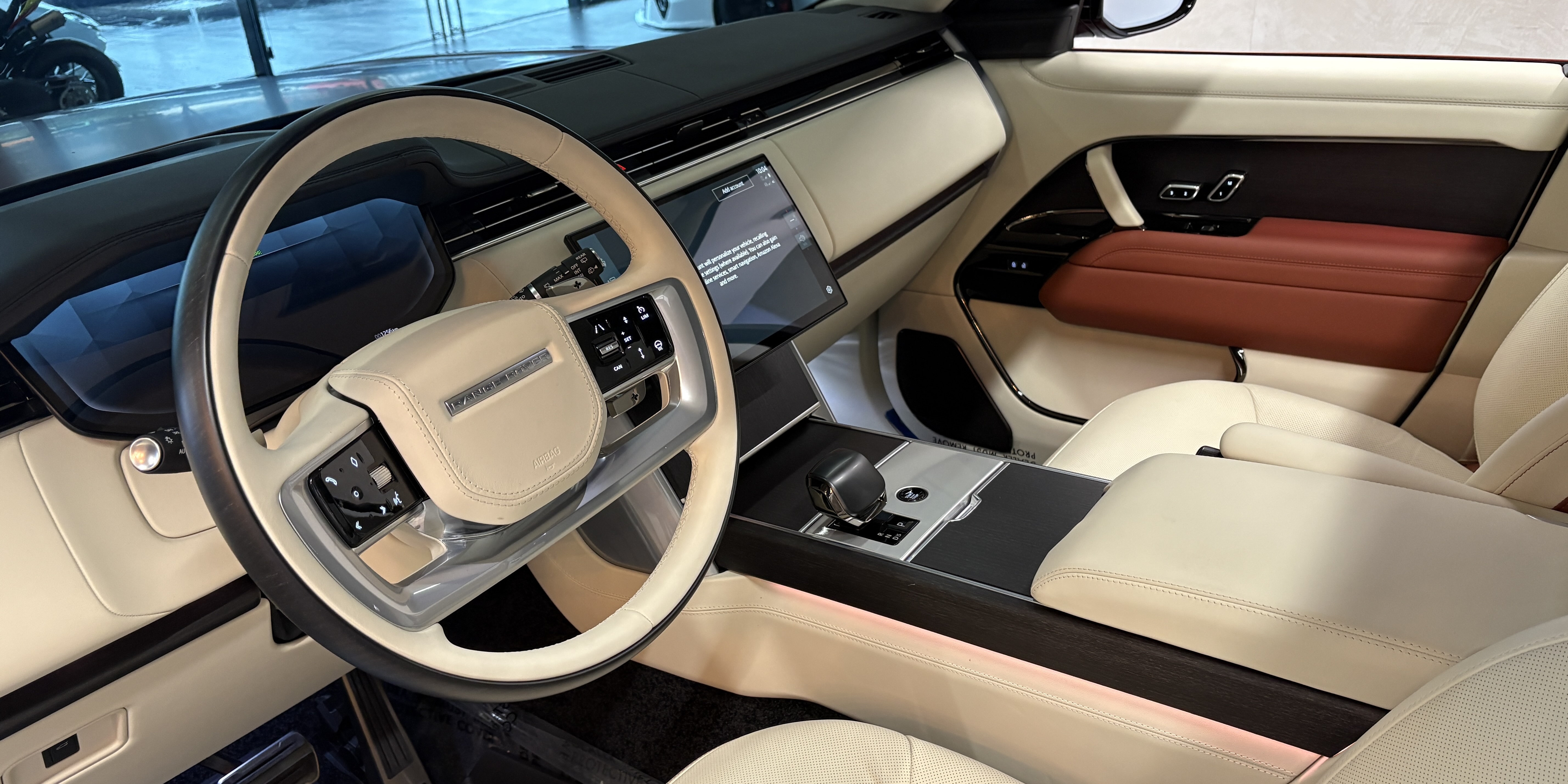 Land Rover Range Rover SV Santuario