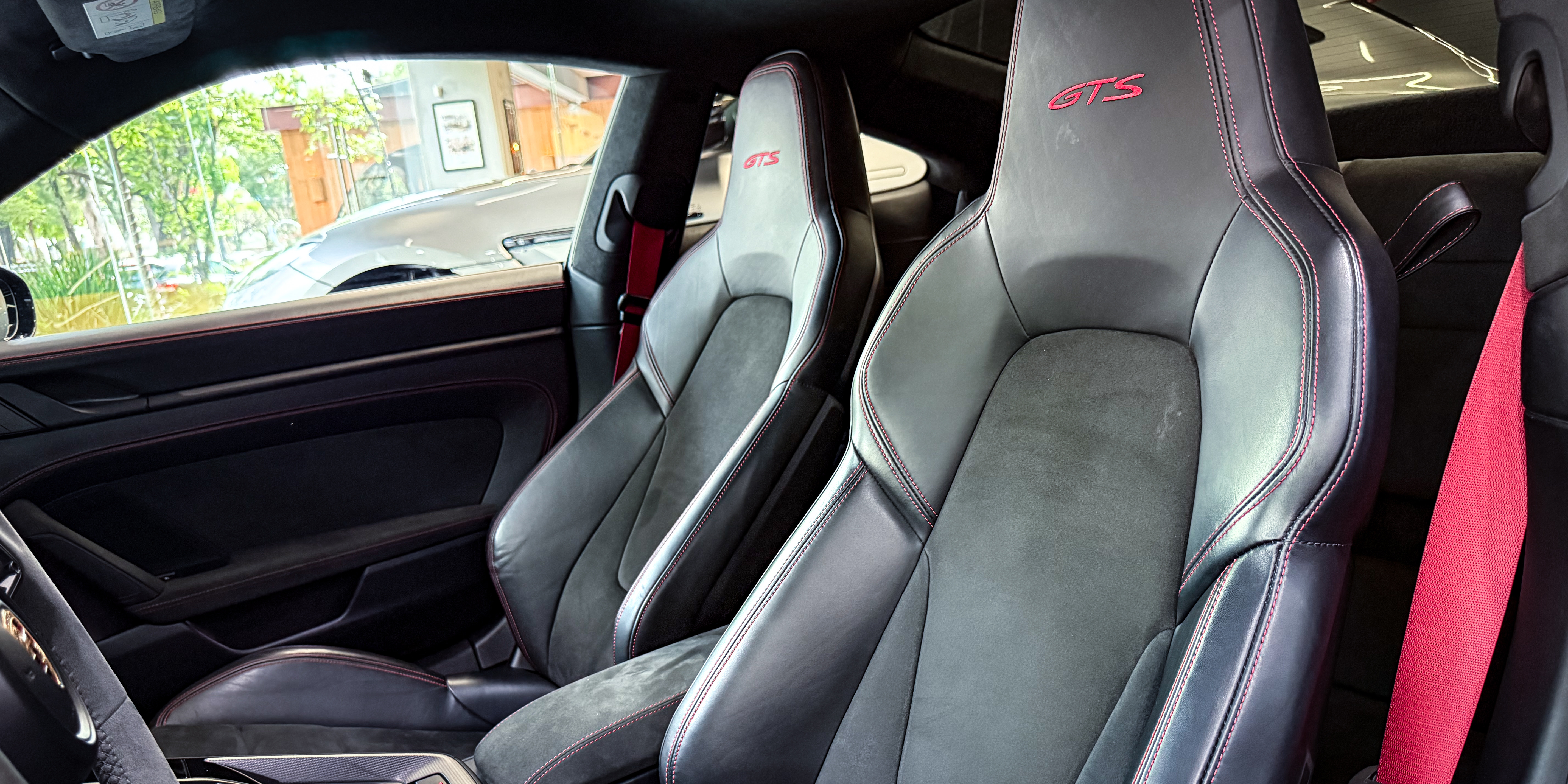 Porsche 911 Carrera 4 GTS