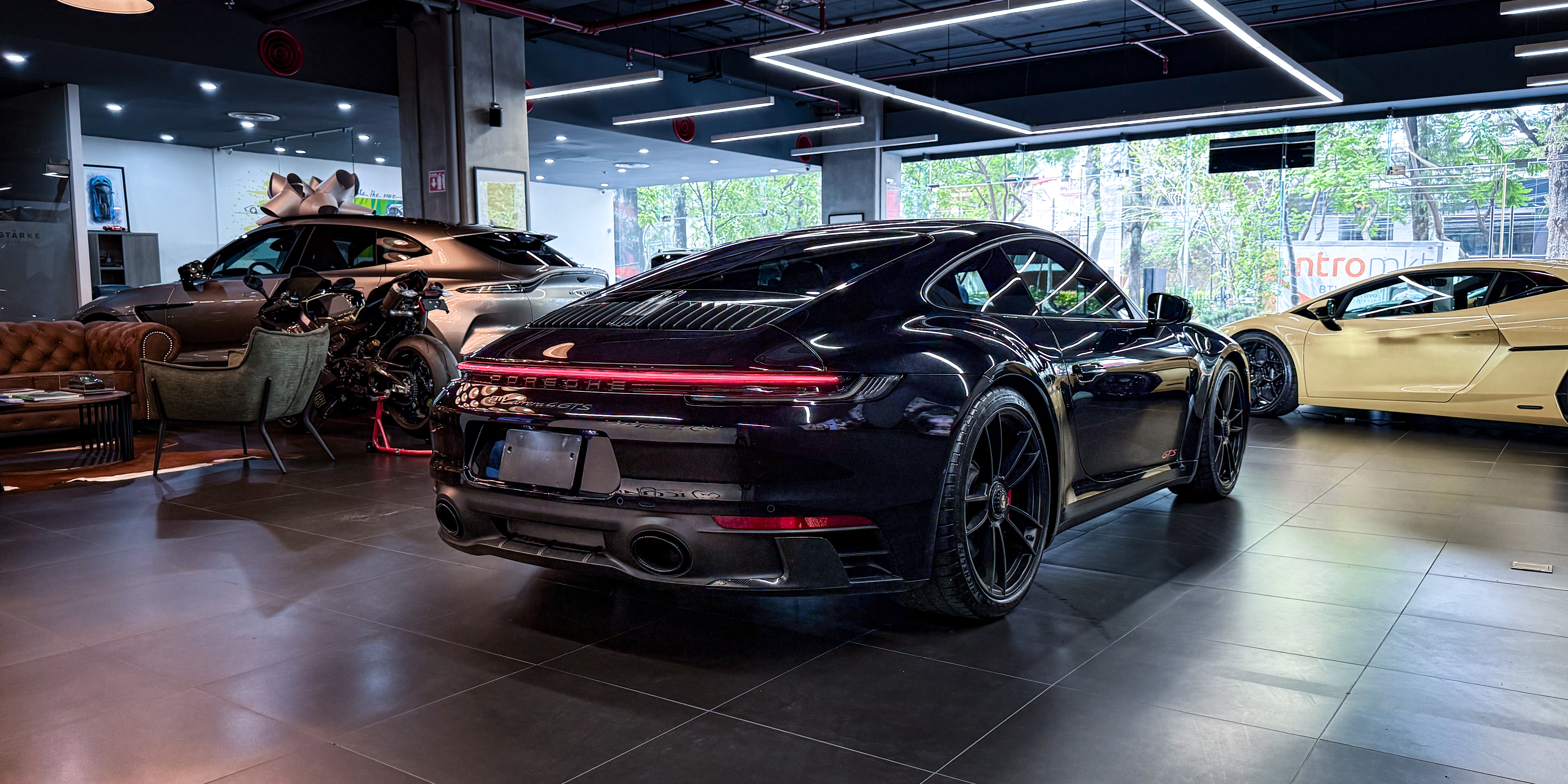 Porsche 911 Carrera 4 GTS