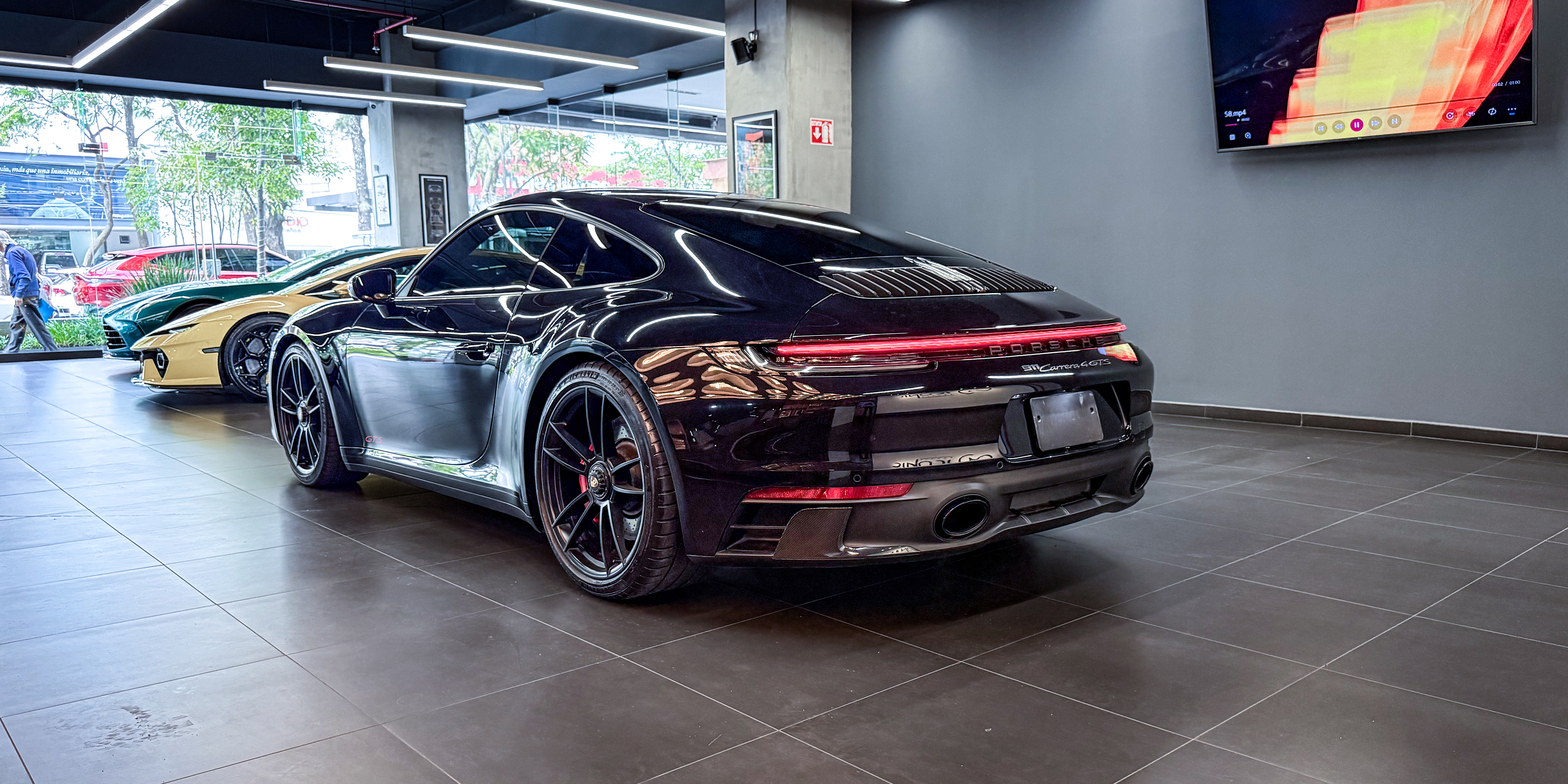 Porsche 911 Carrera 4 GTS