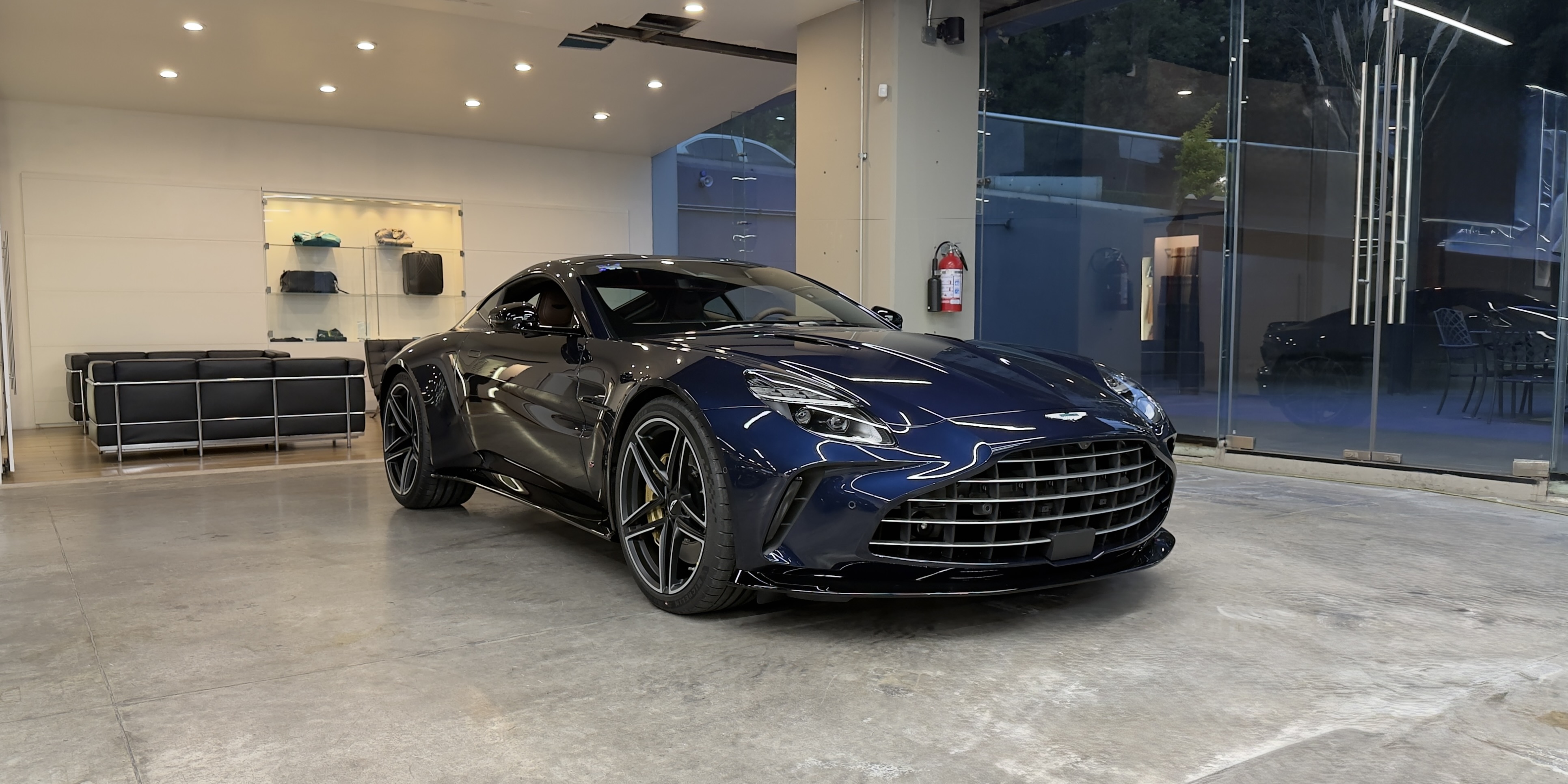 Aston Martin Vantage S