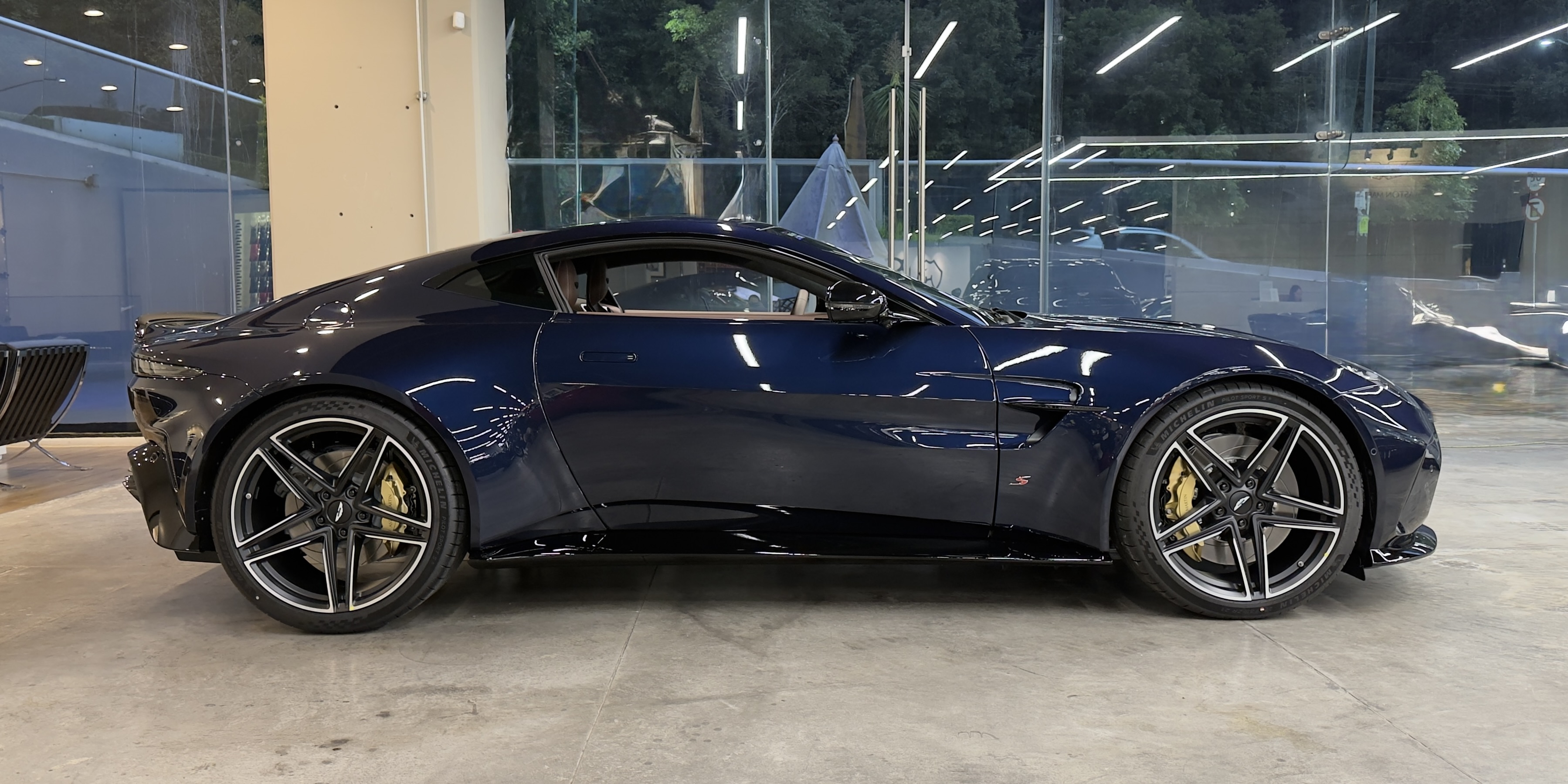 Aston Martin Vantage S