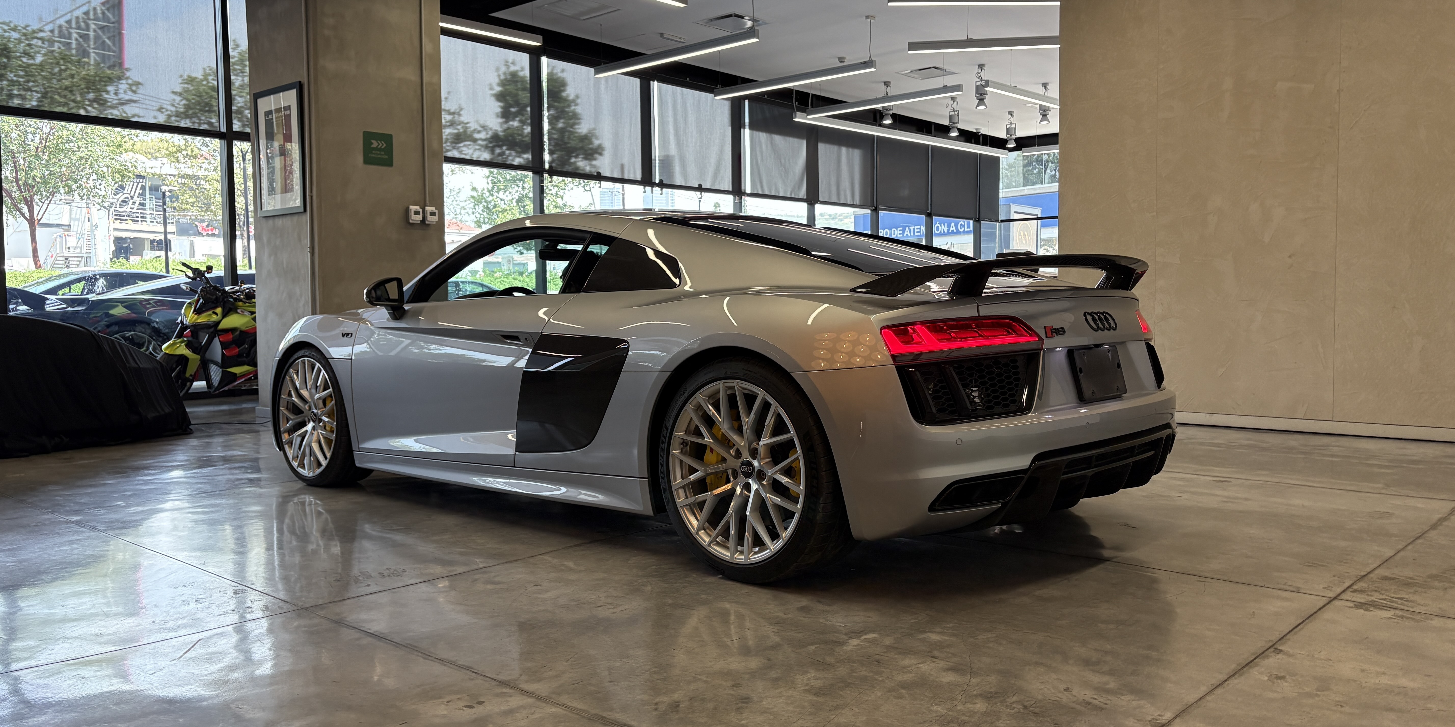 Audi R8 V10 Plus