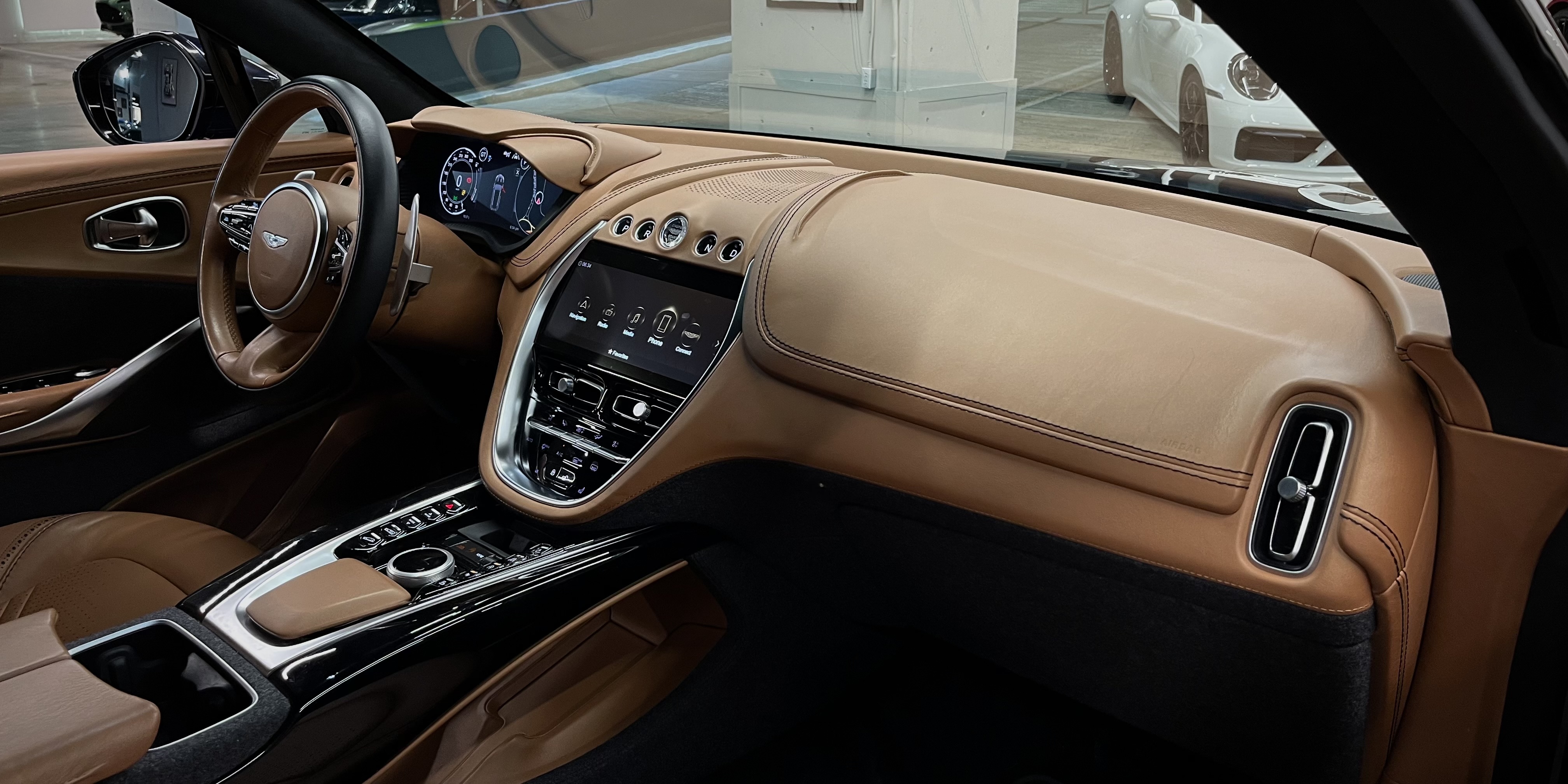 Aston Martin DBX