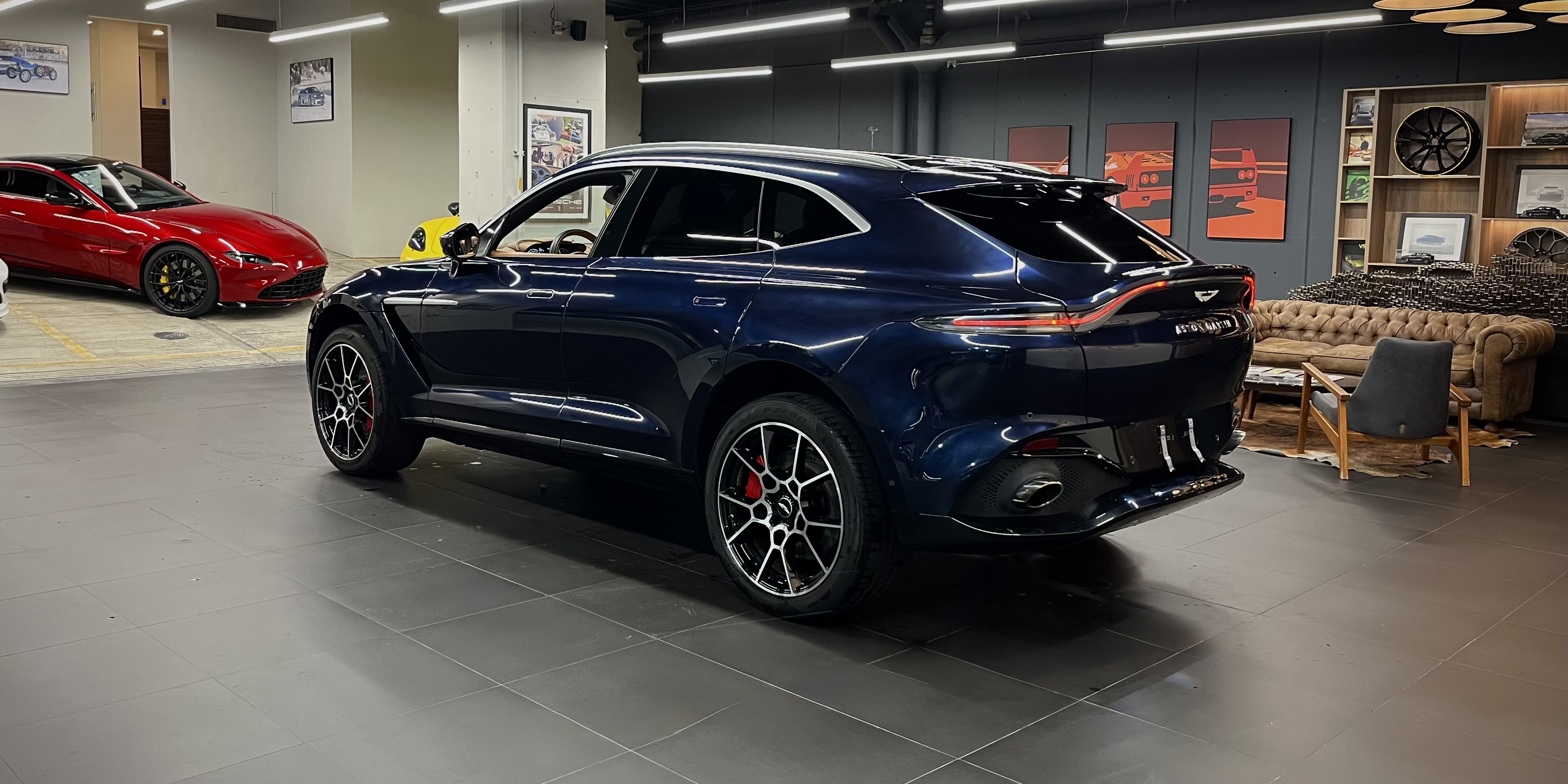 Aston Martin DBX