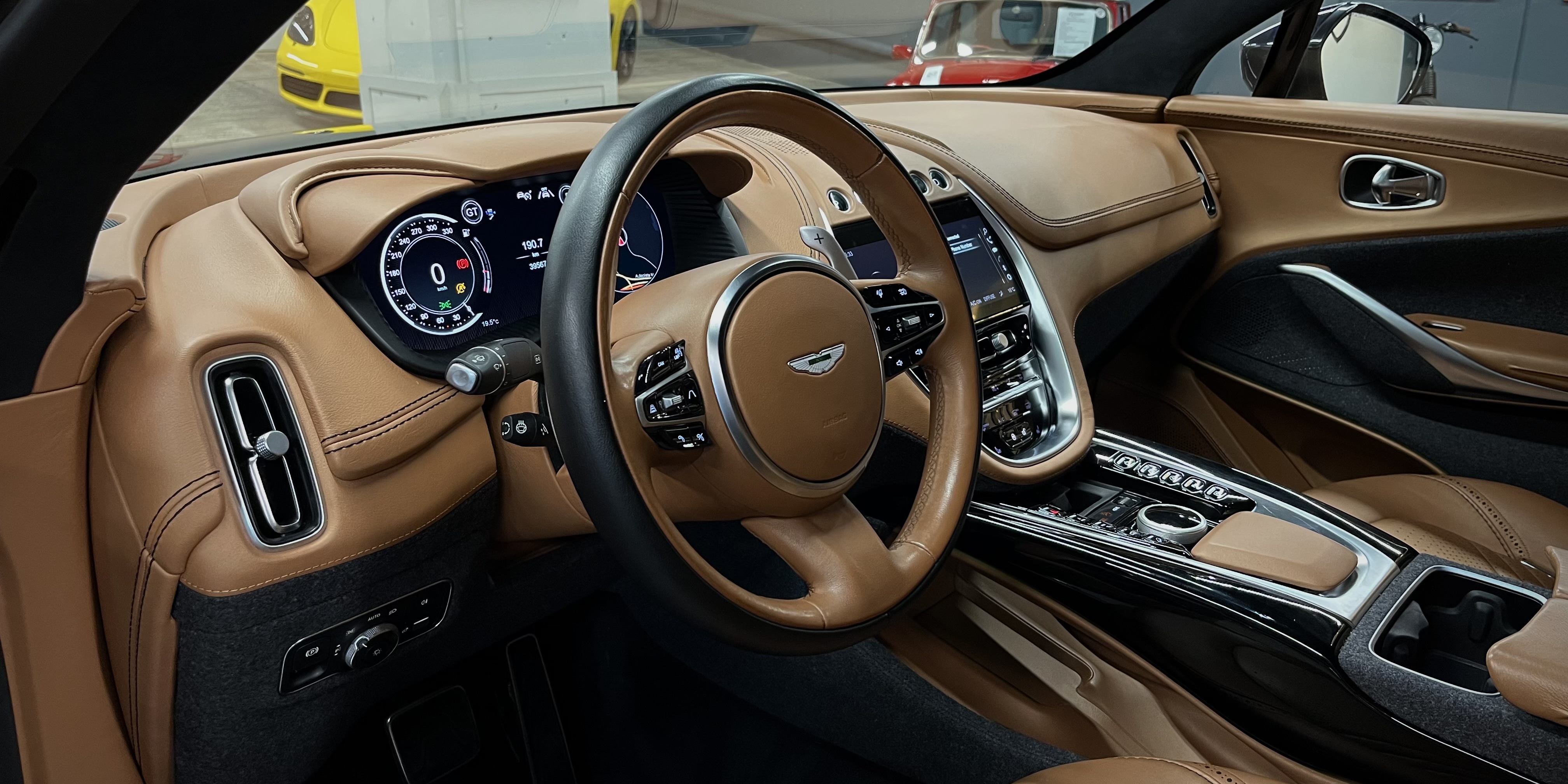 Aston Martin DBX