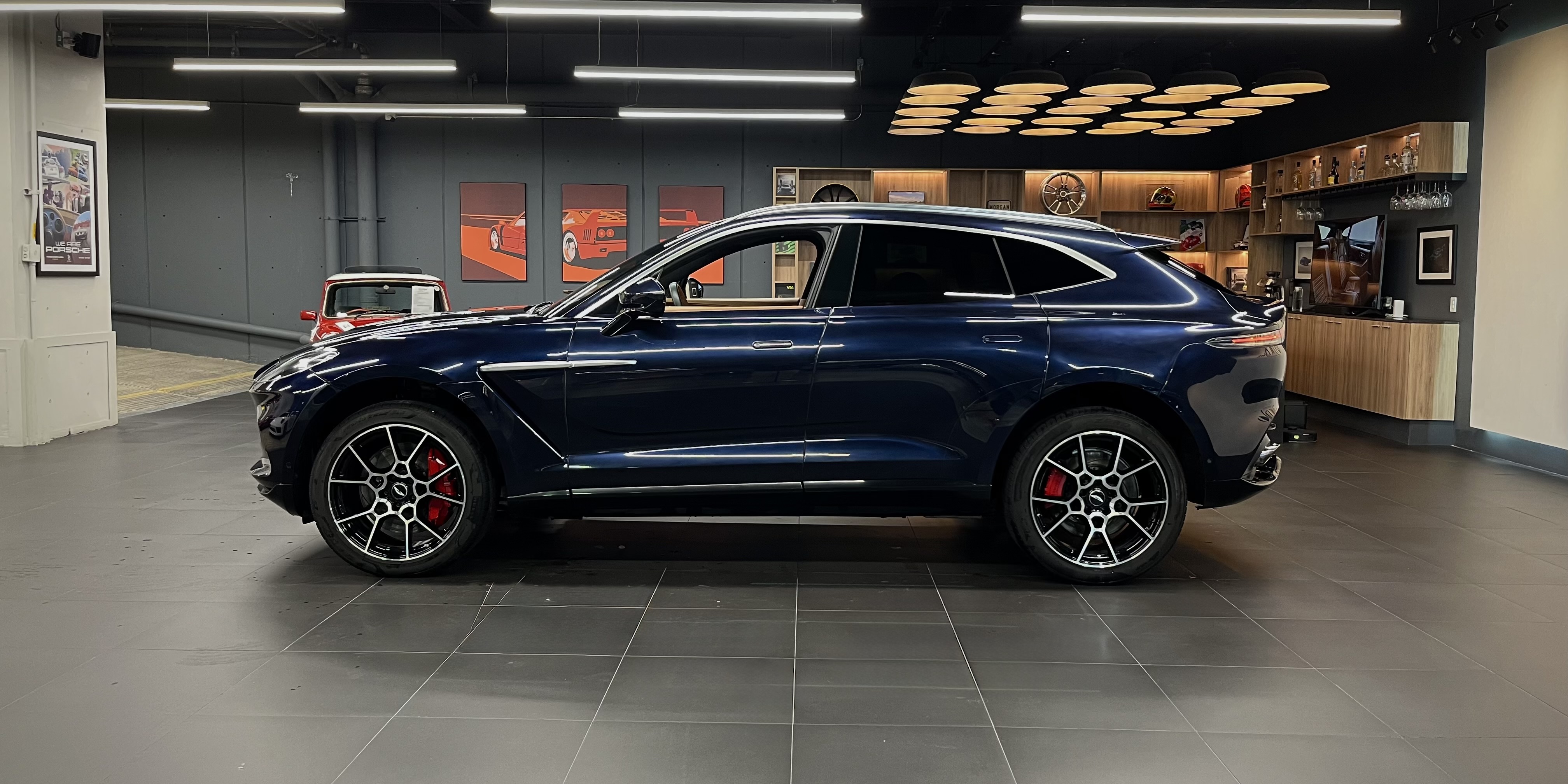 Aston Martin DBX