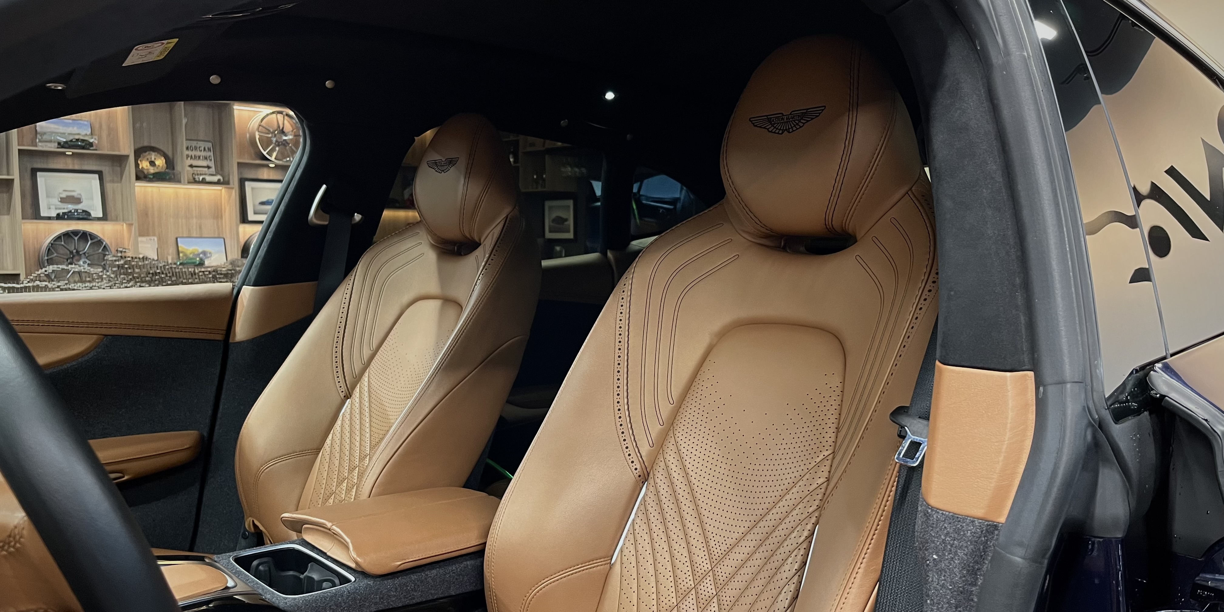 Aston Martin DBX