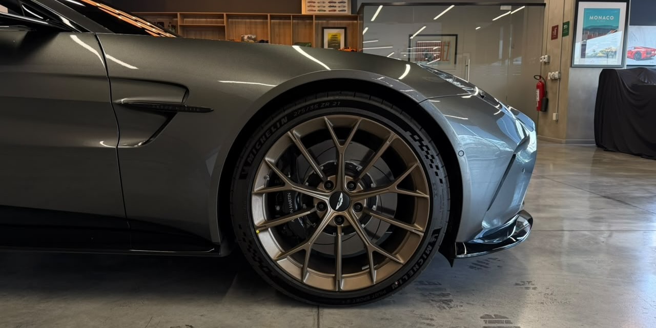 Aston Martin Vantage Roadster