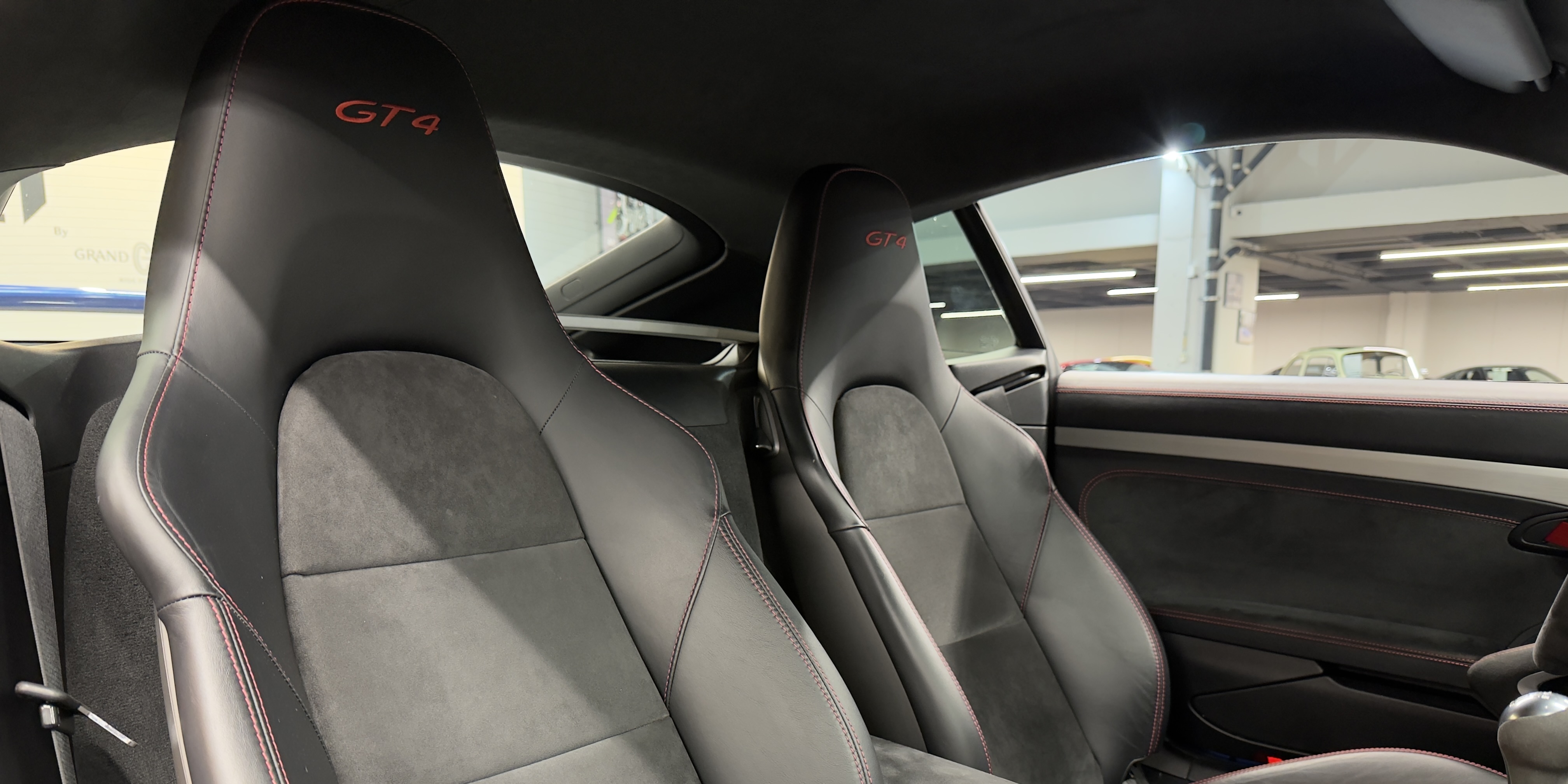 Porsche Cayman GT4