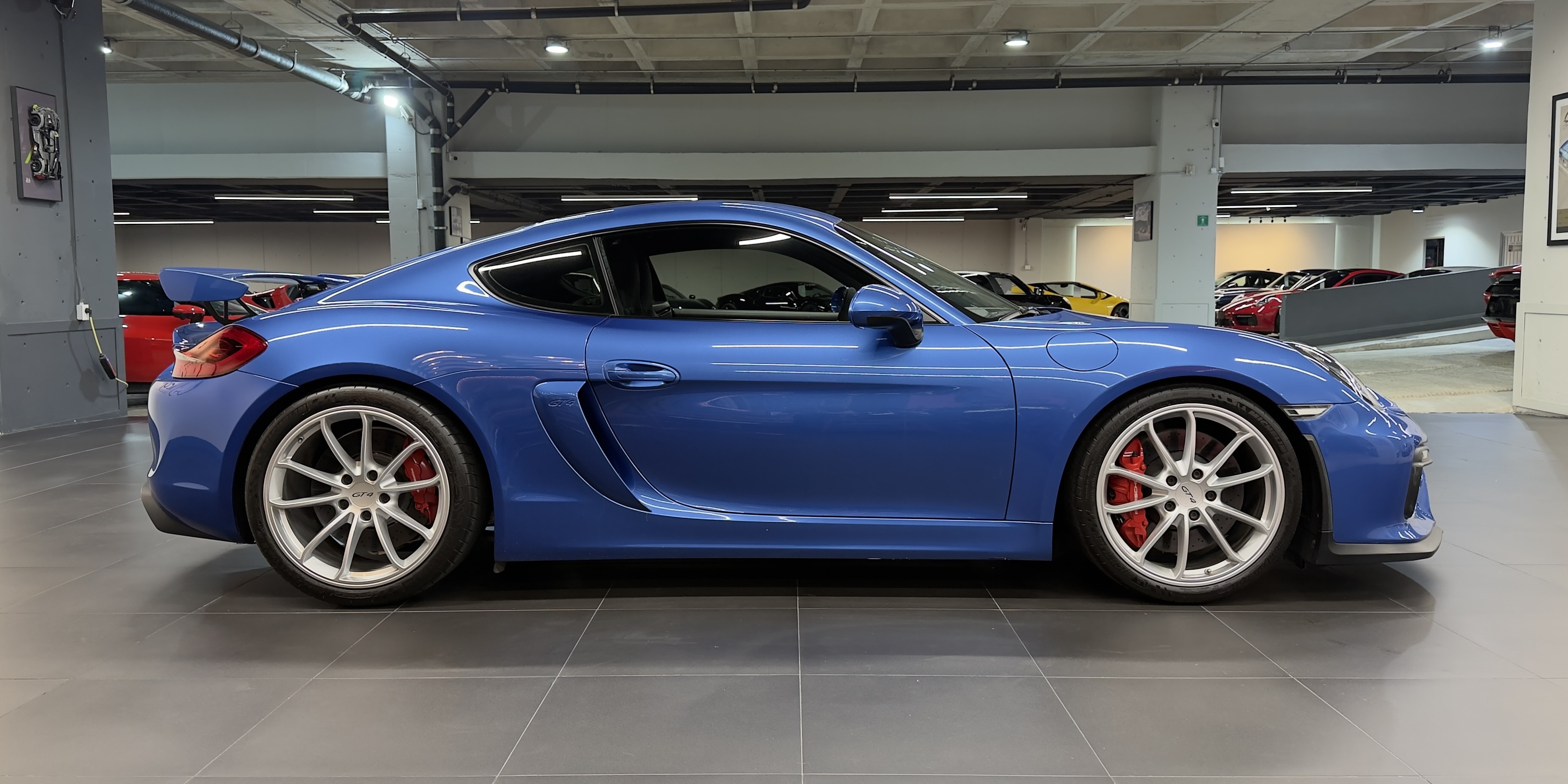 Porsche Cayman GT4