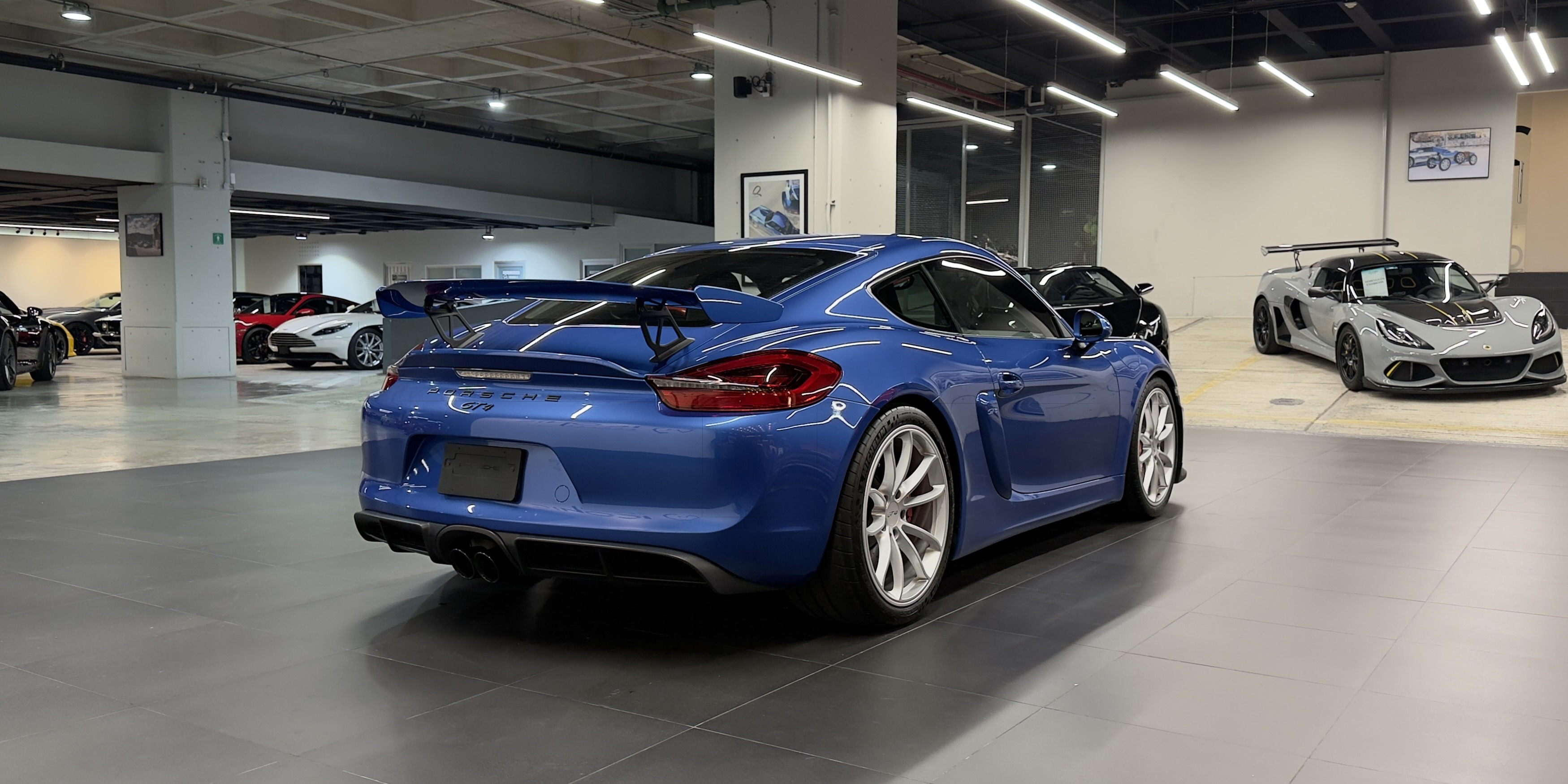 Porsche Cayman GT4