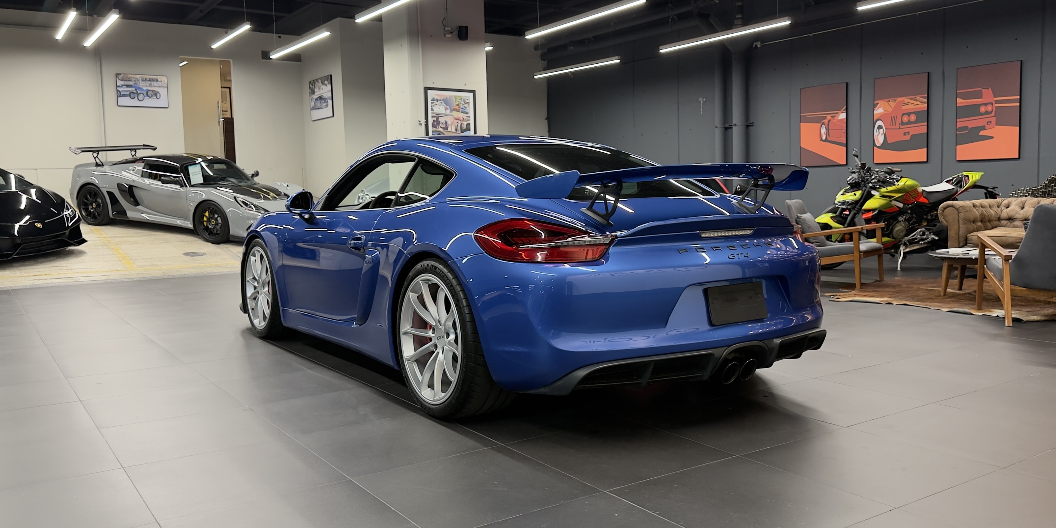 Porsche Cayman GT4