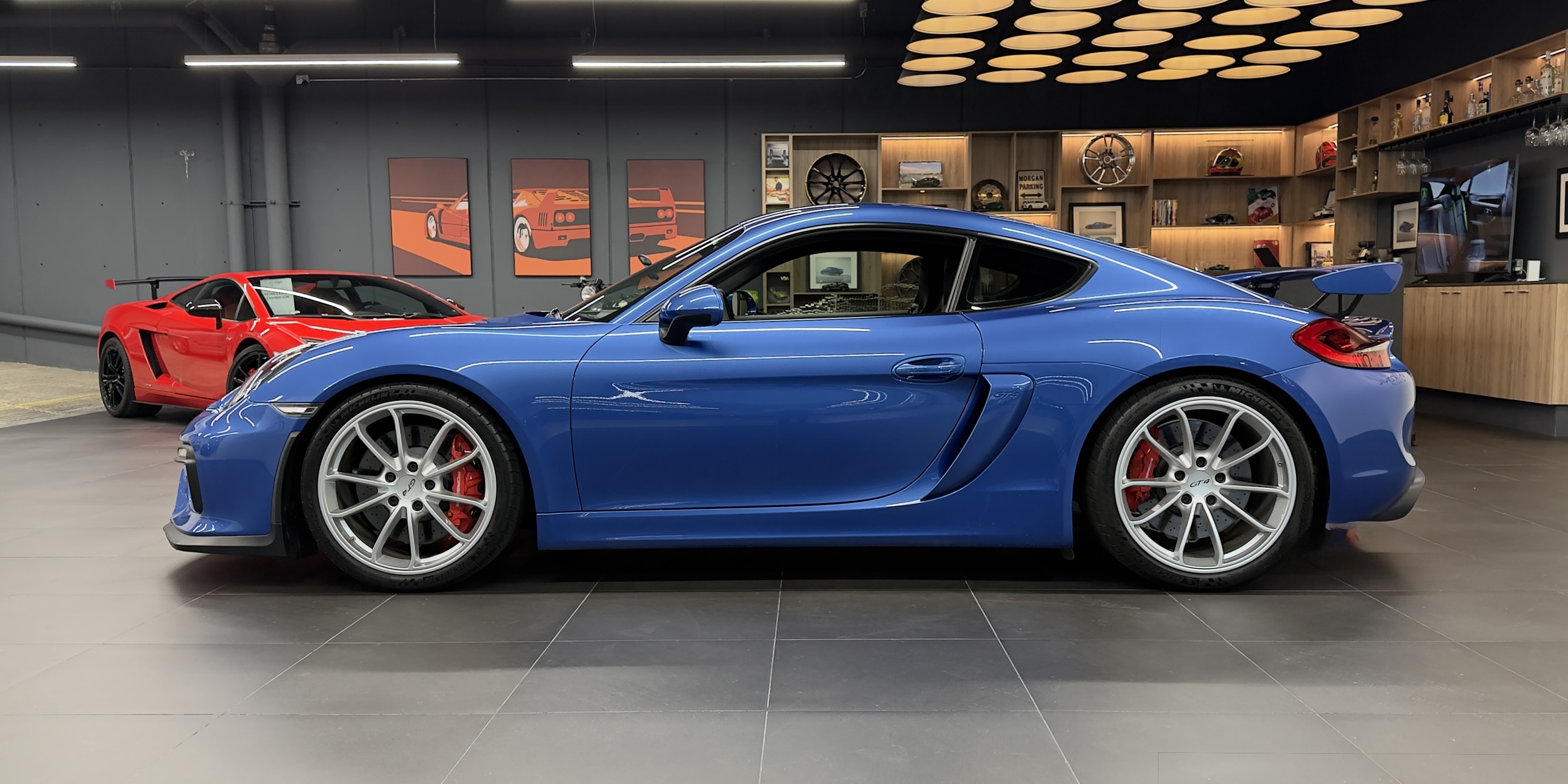 Porsche Cayman GT4