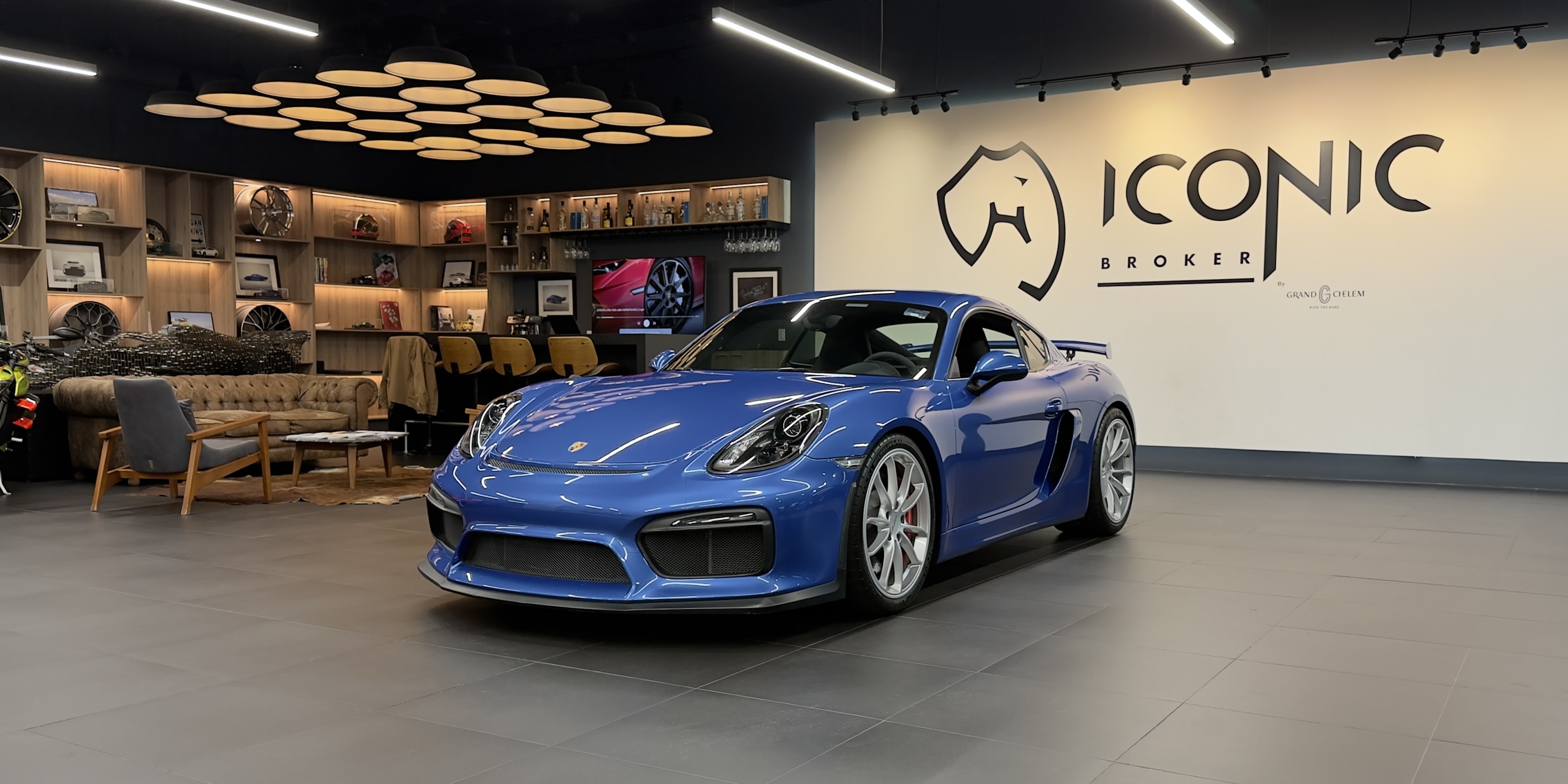 Porsche Cayman GT4