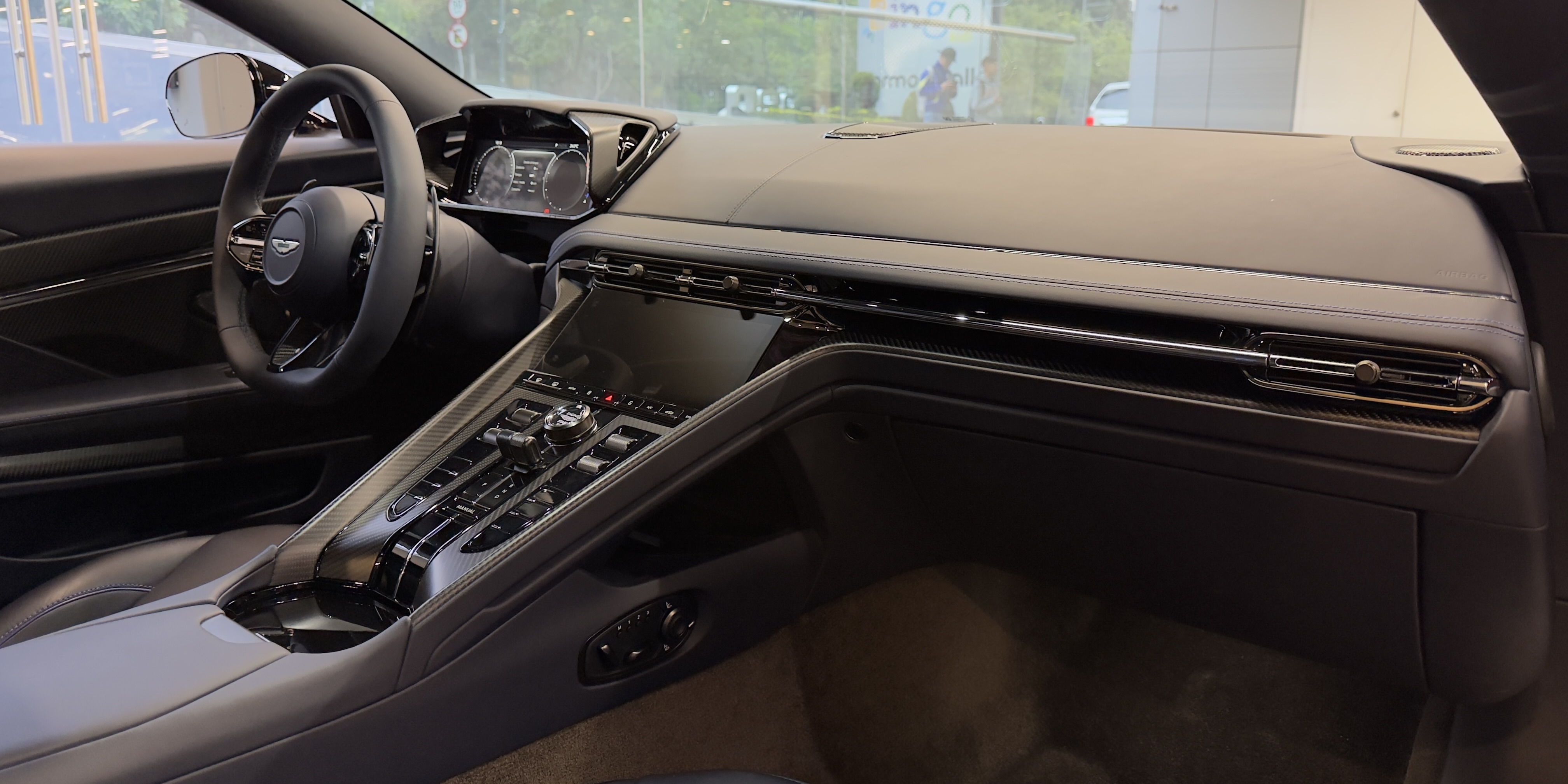 Aston Martin DB12 S