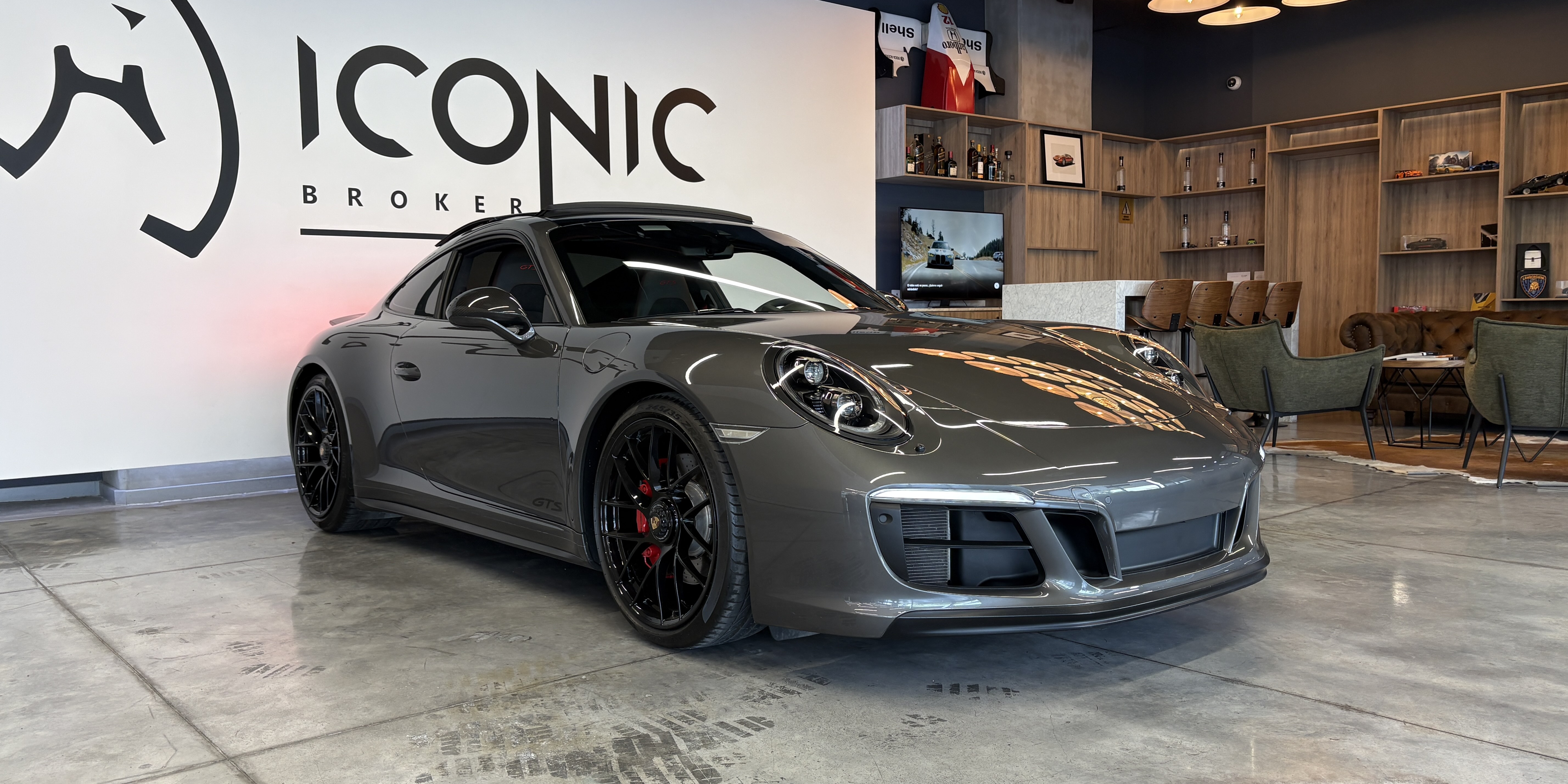 Porsche 911 Carrera 4 GTS