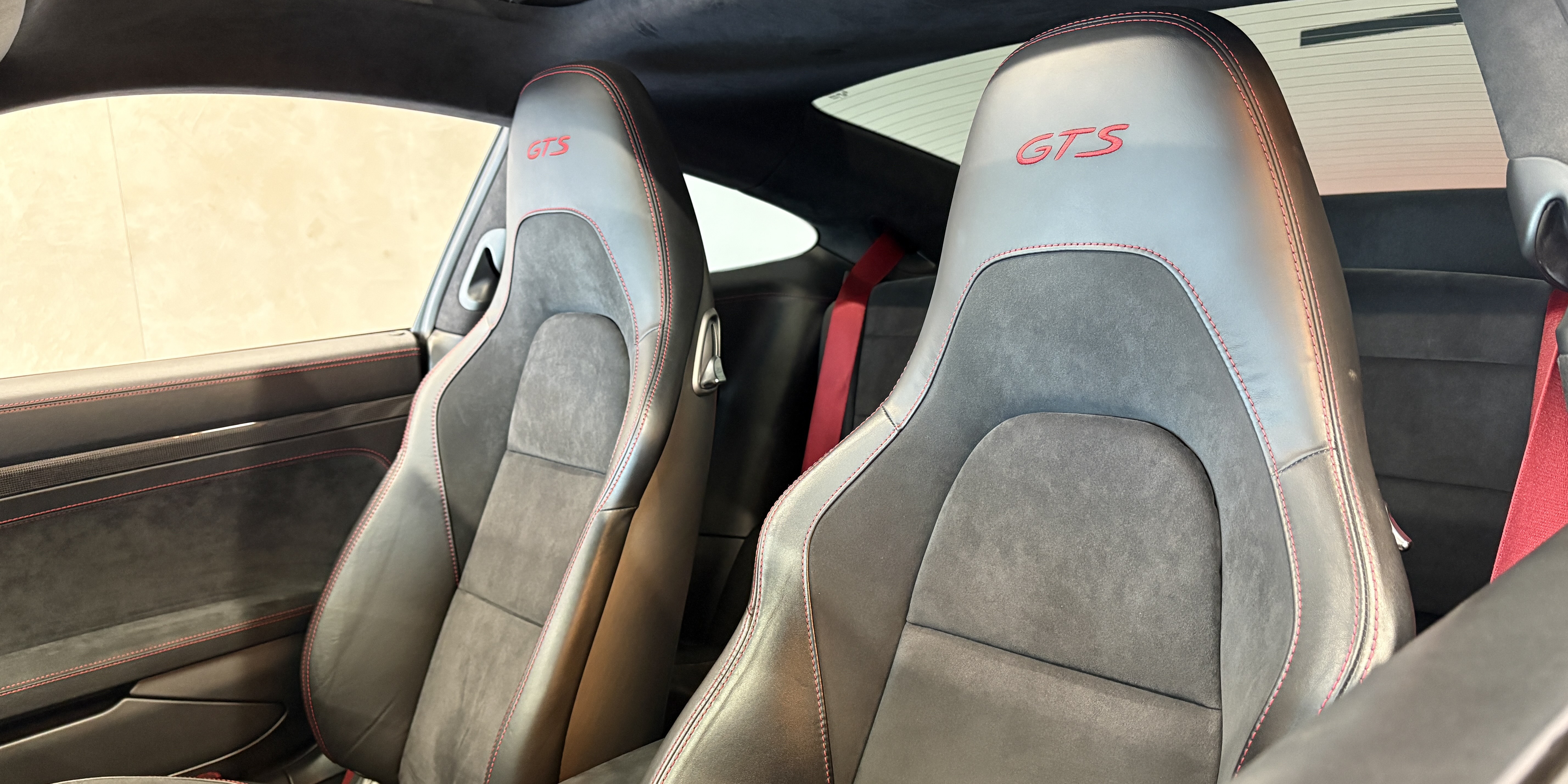 Porsche 911 Carrera 4 GTS