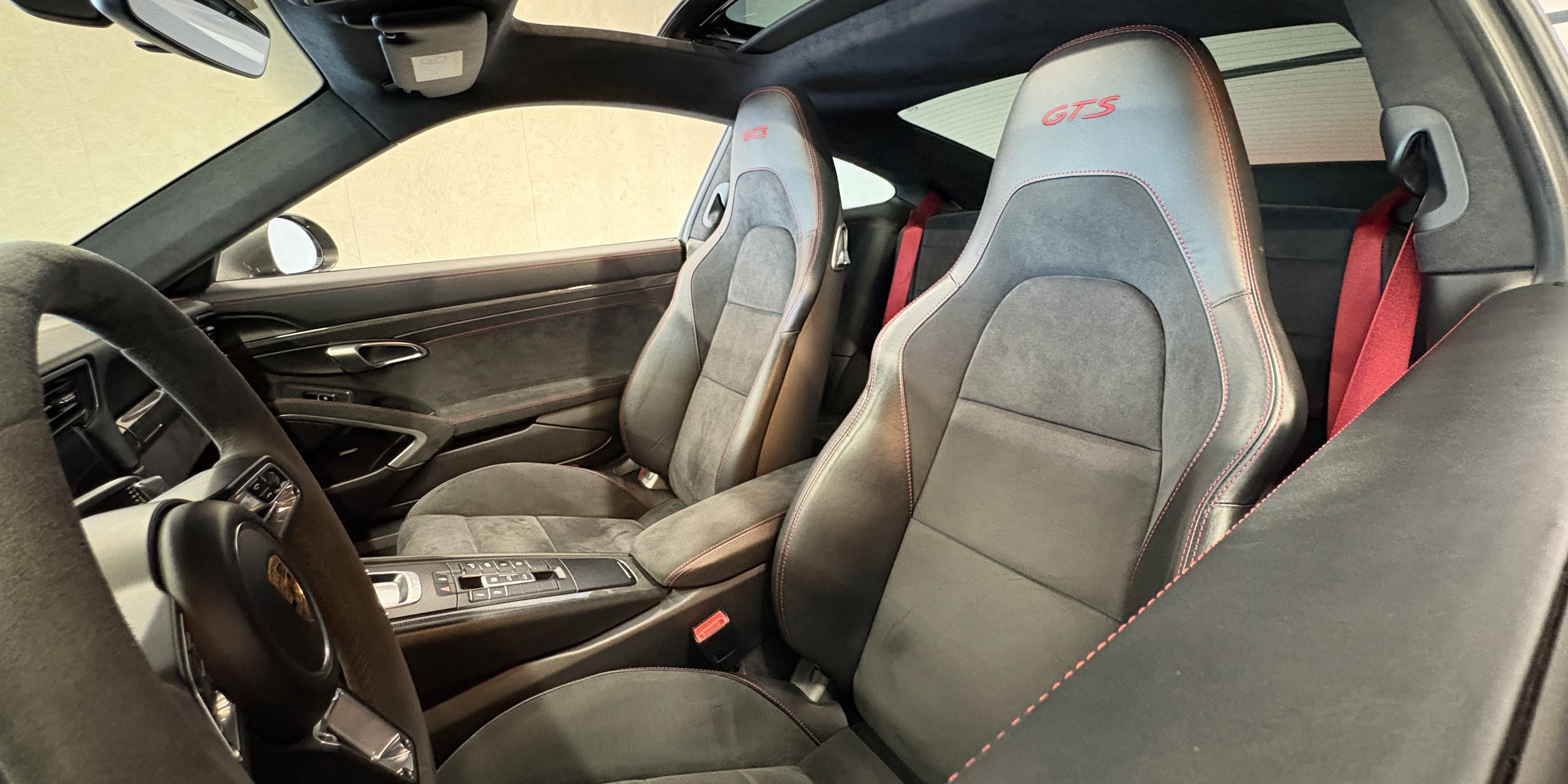 Porsche 911 Carrera 4 GTS