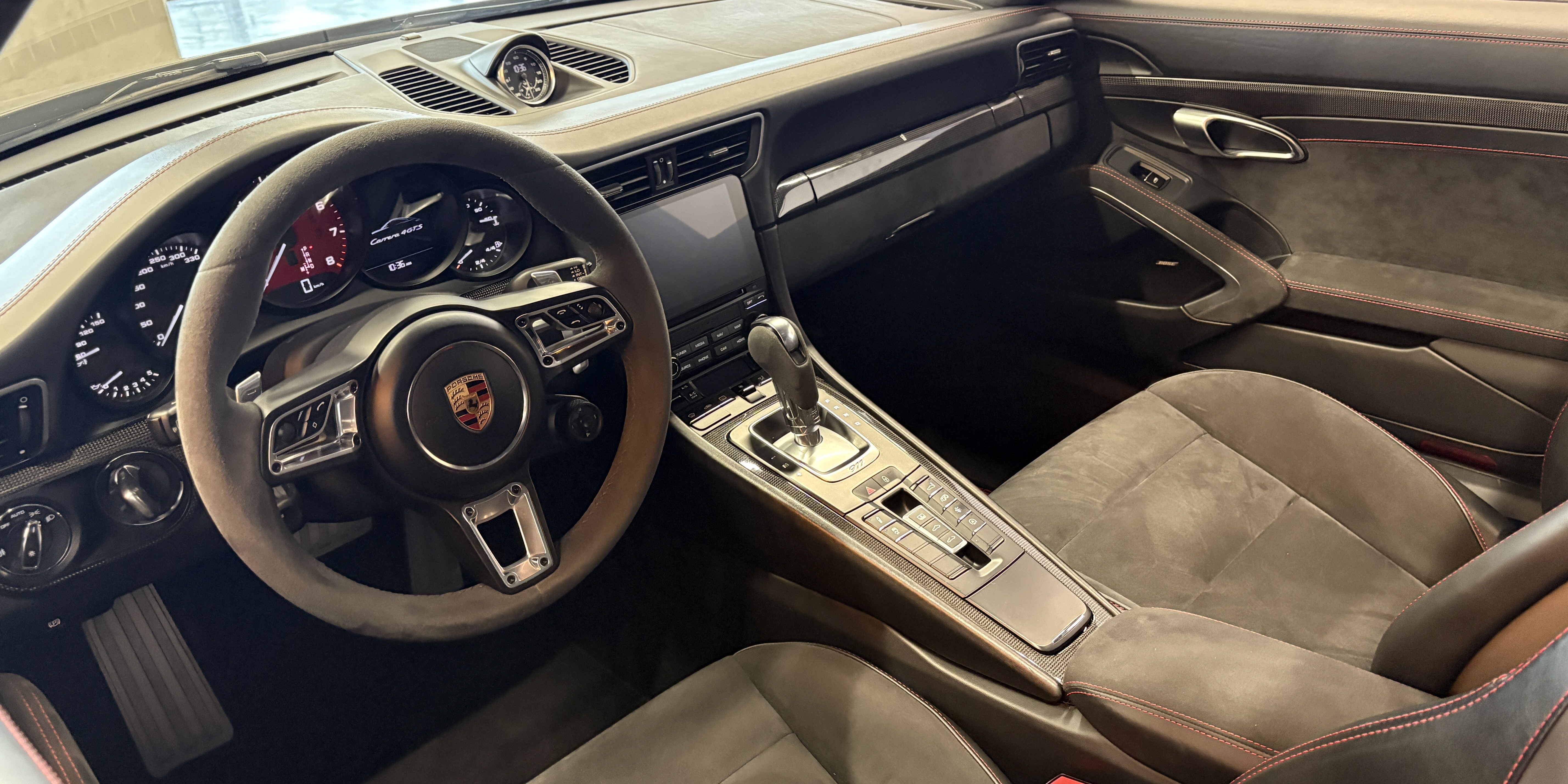 Porsche 911 Carrera 4 GTS