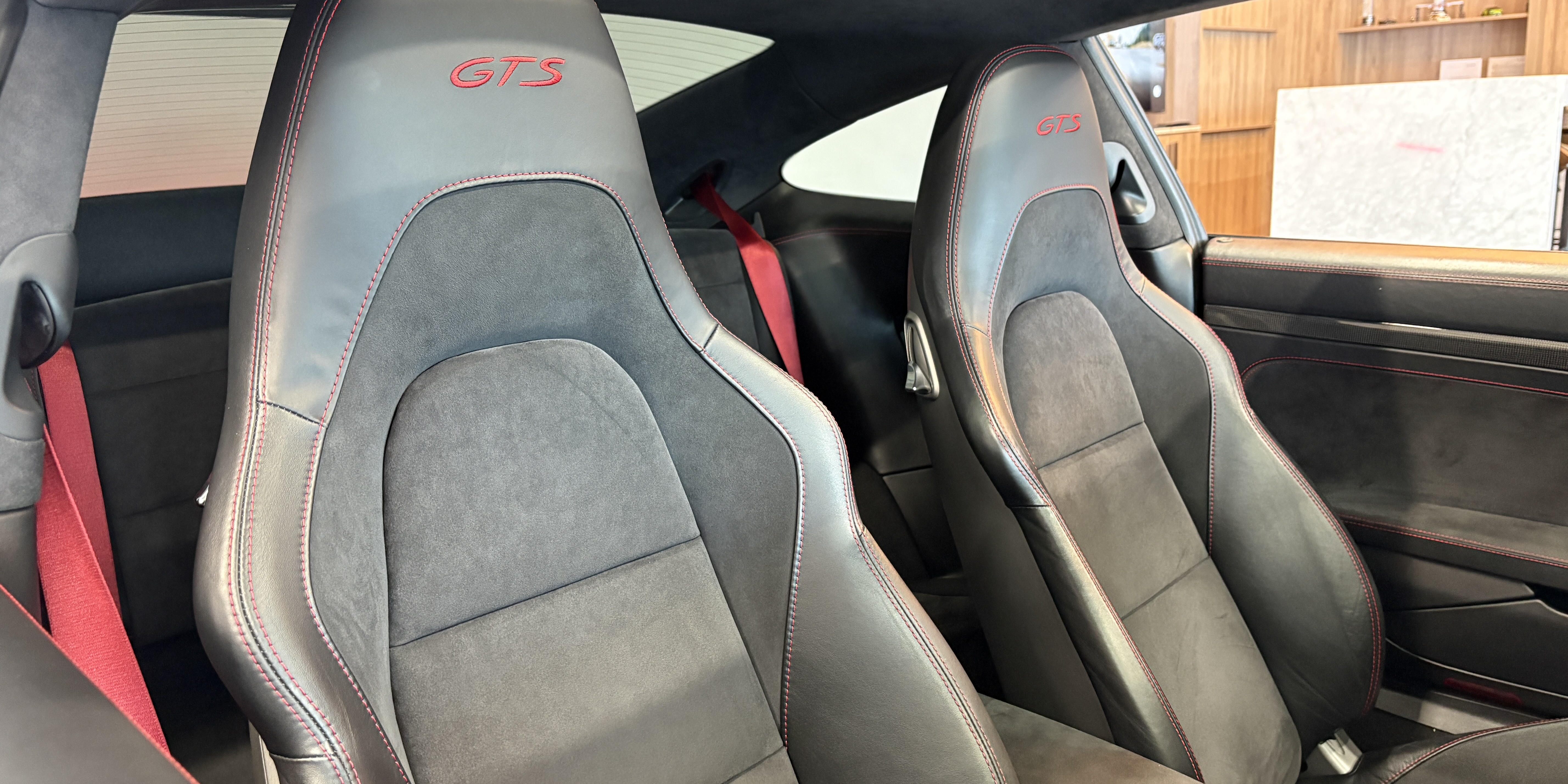 Porsche 911 Carrera 4 GTS
