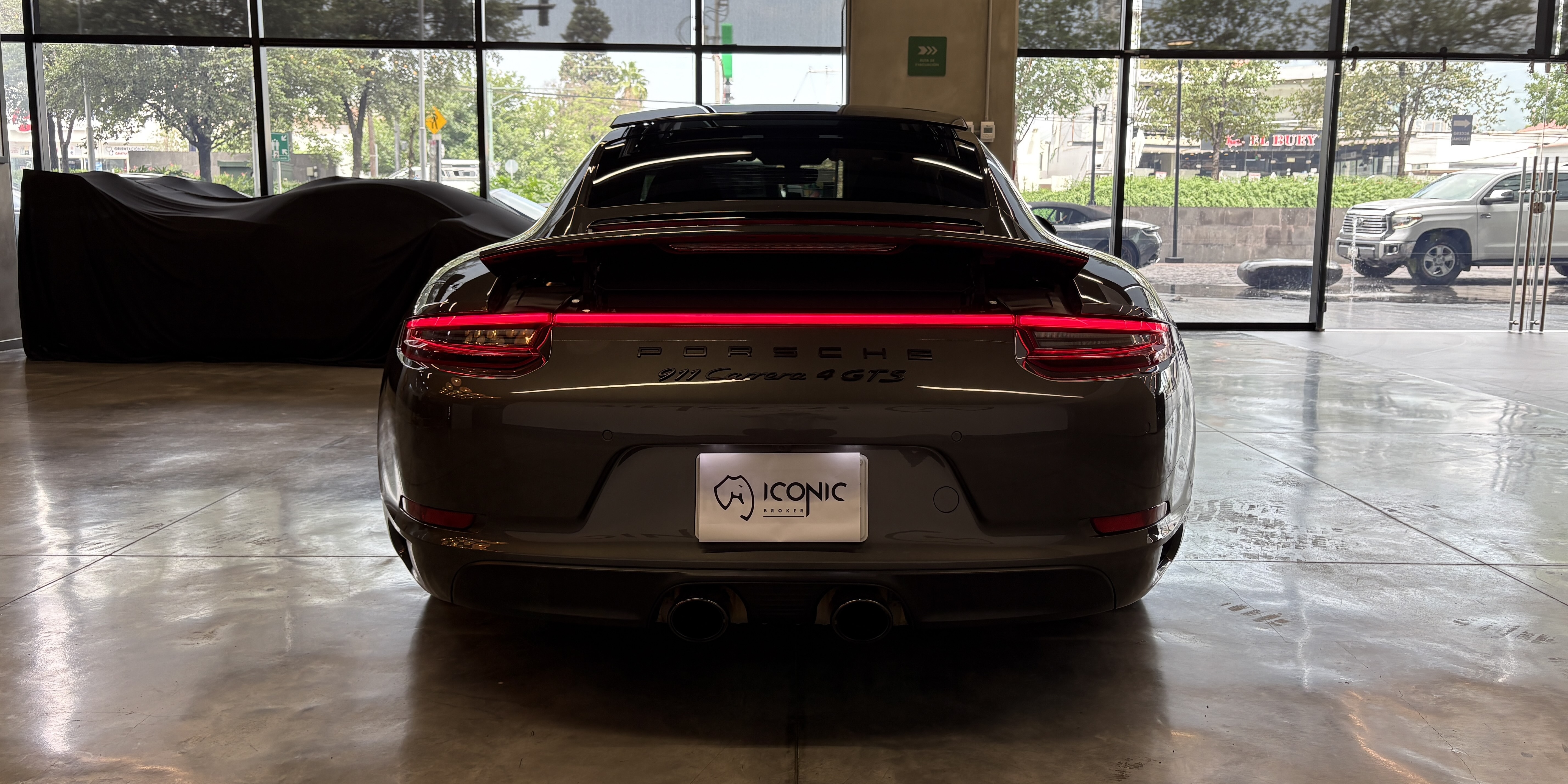 Porsche 911 Carrera 4 GTS