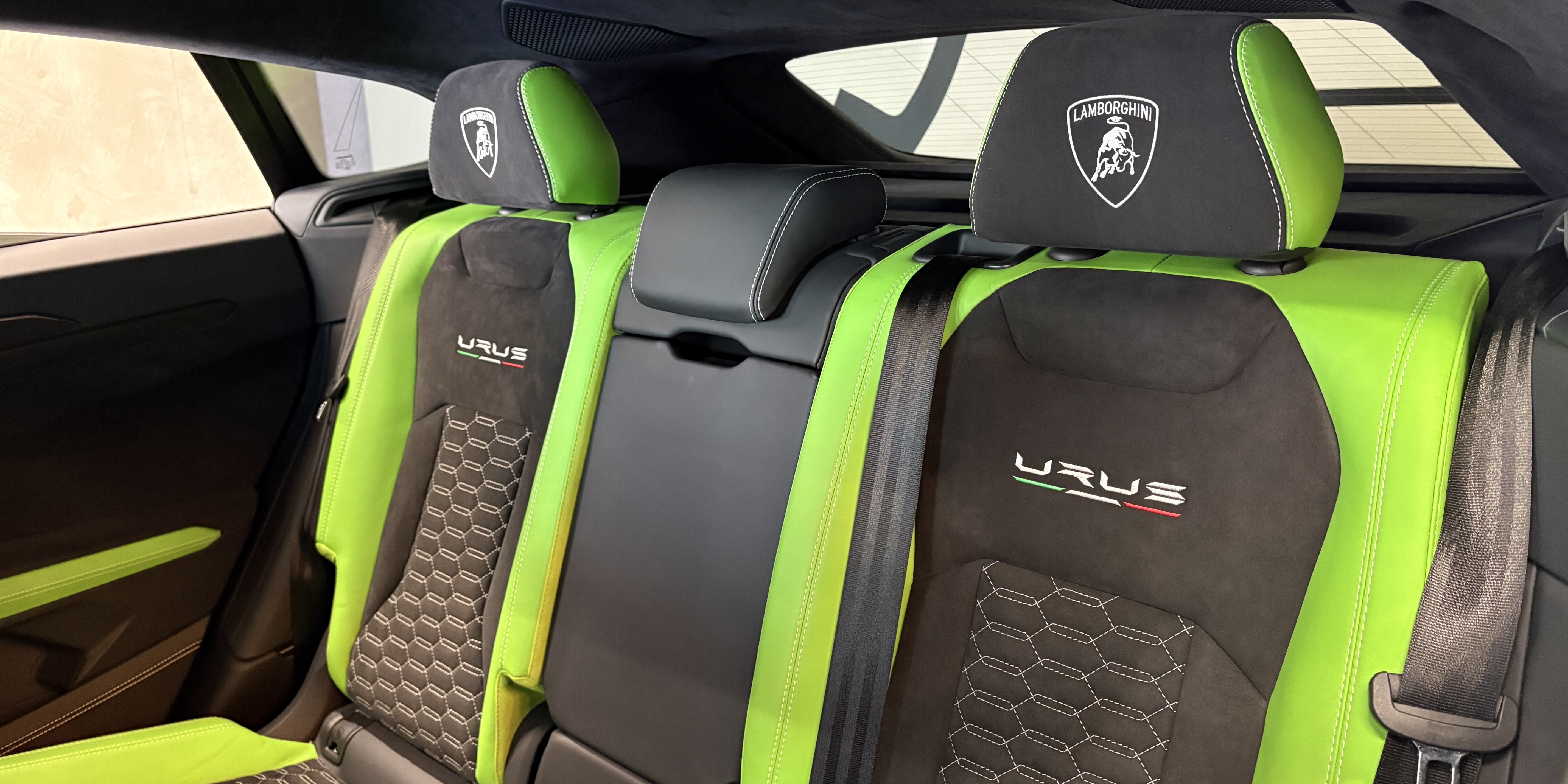 Lamborghini Urus Pearl Capsule