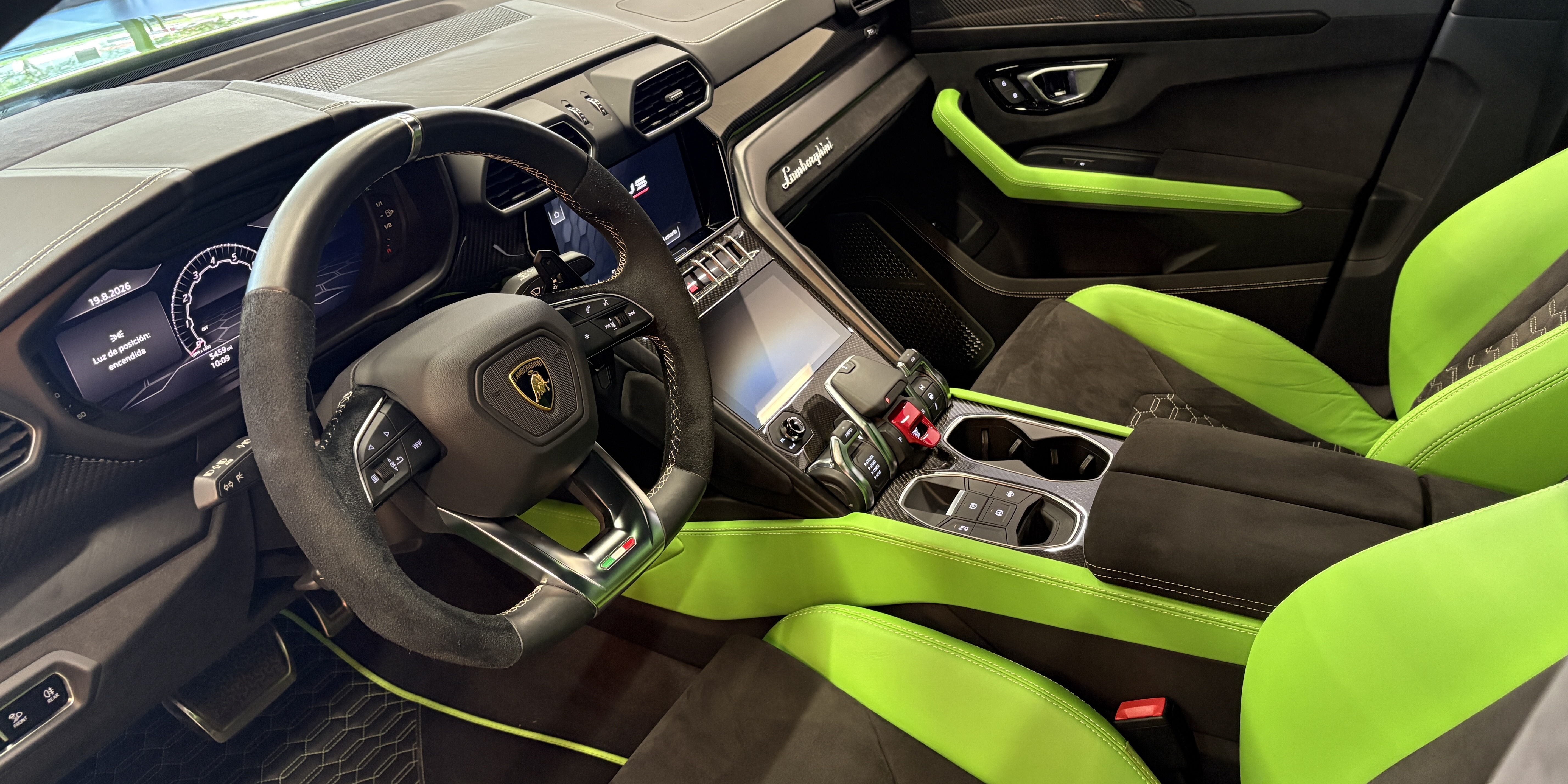 Lamborghini Urus Pearl Capsule