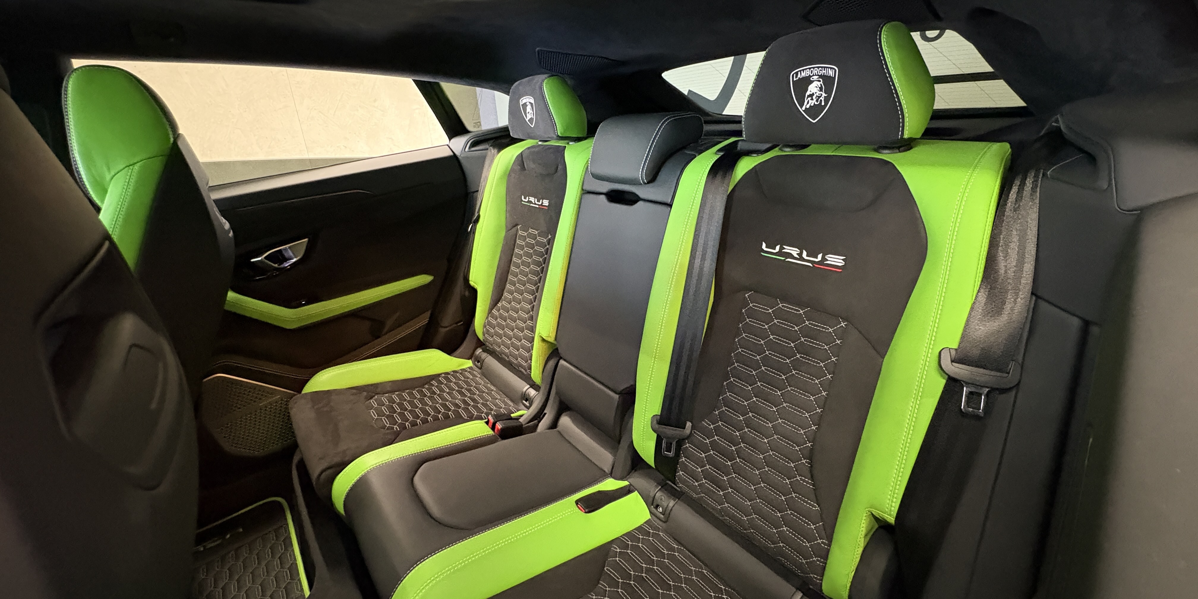 Lamborghini Urus Pearl Capsule