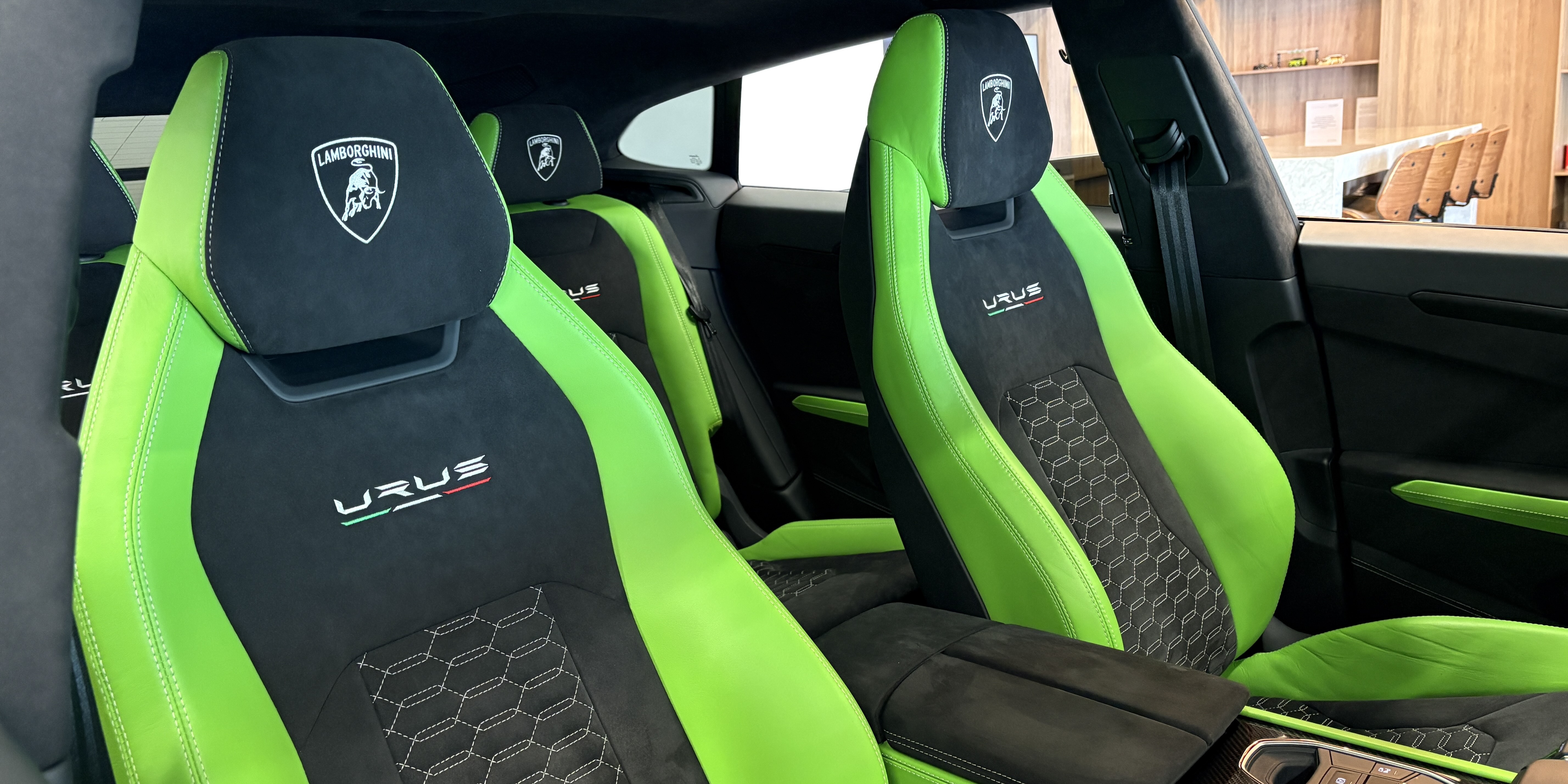 Lamborghini Urus Pearl Capsule