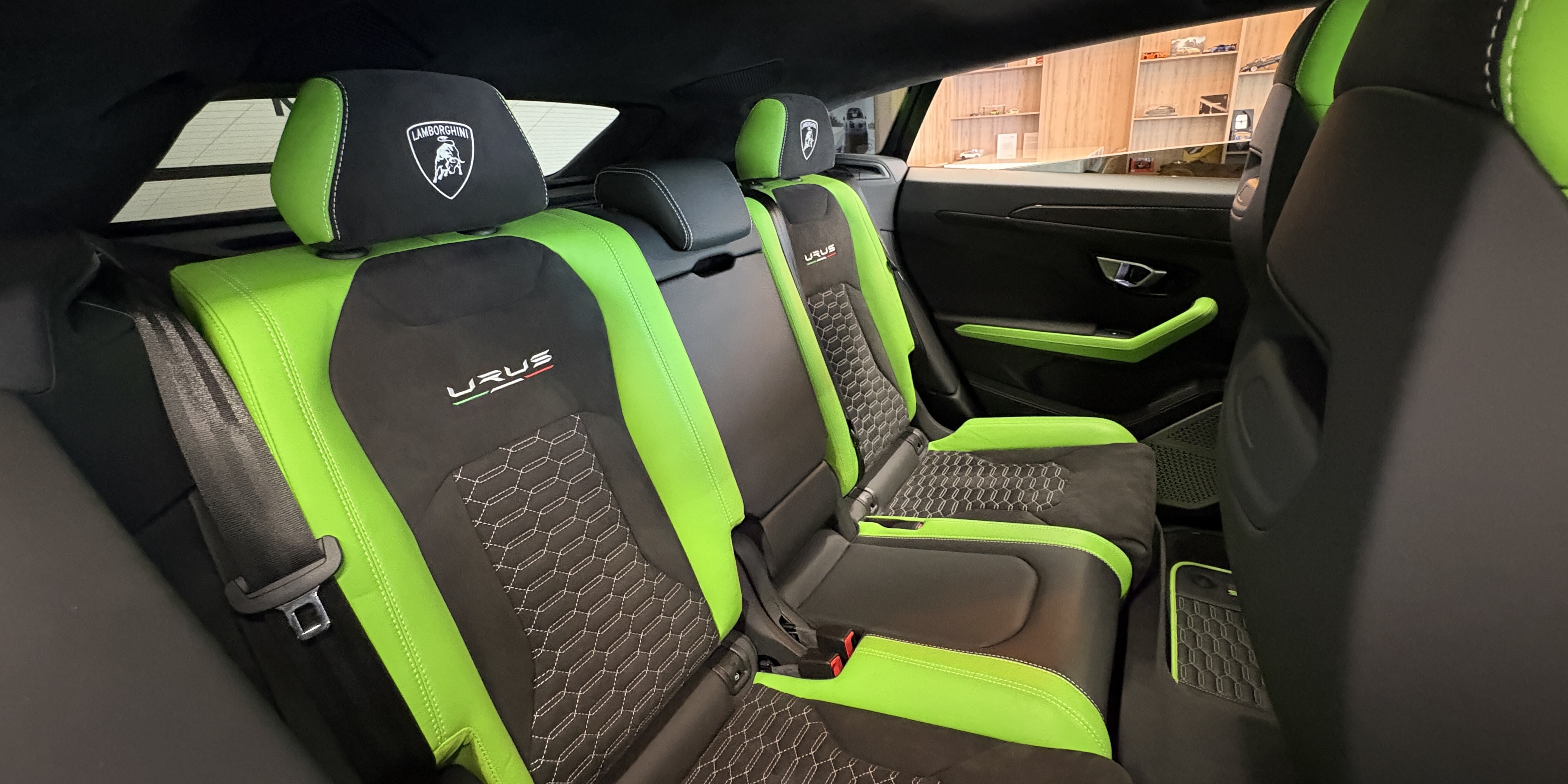 Lamborghini Urus Pearl Capsule