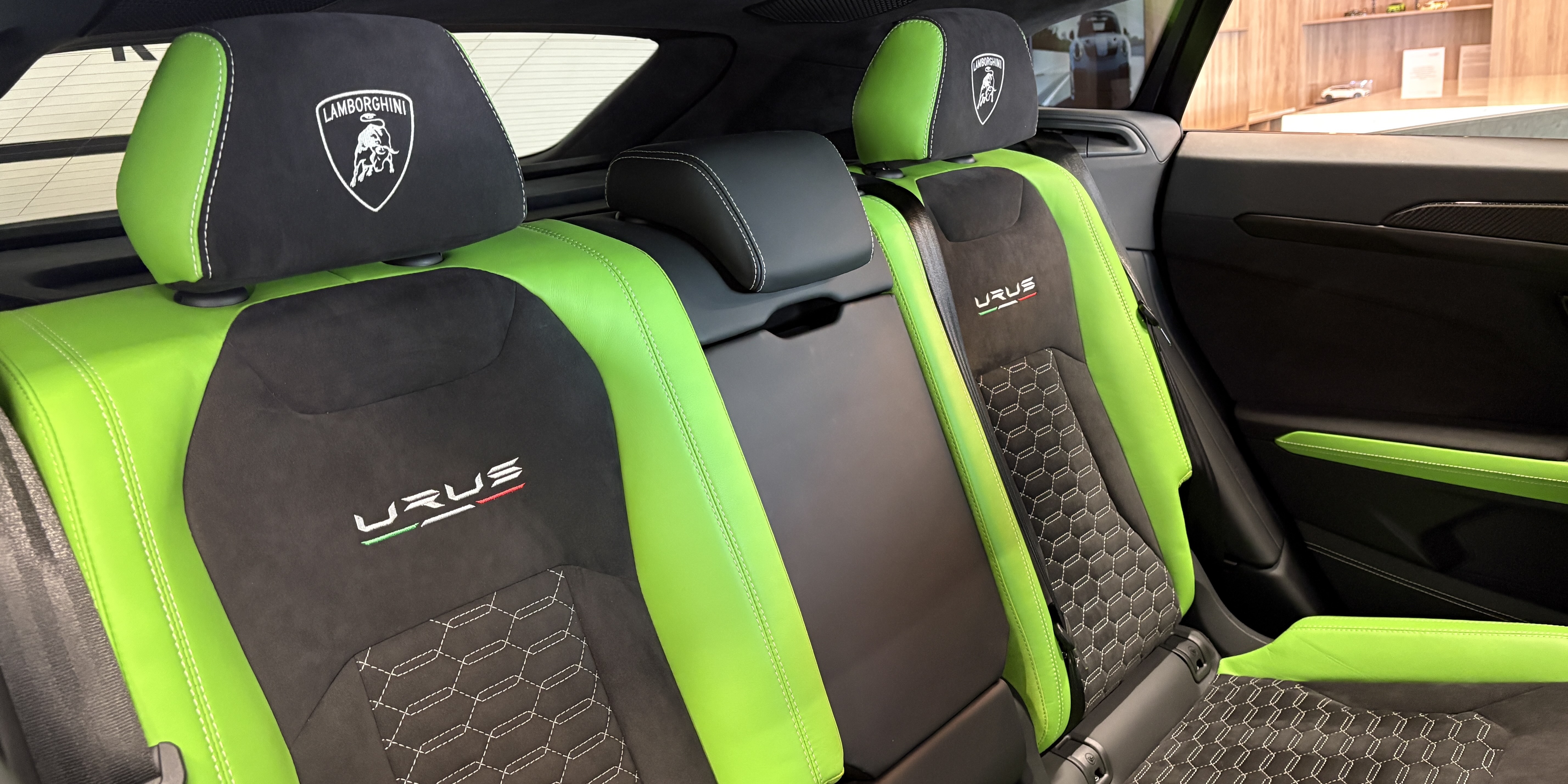 Lamborghini Urus Pearl Capsule