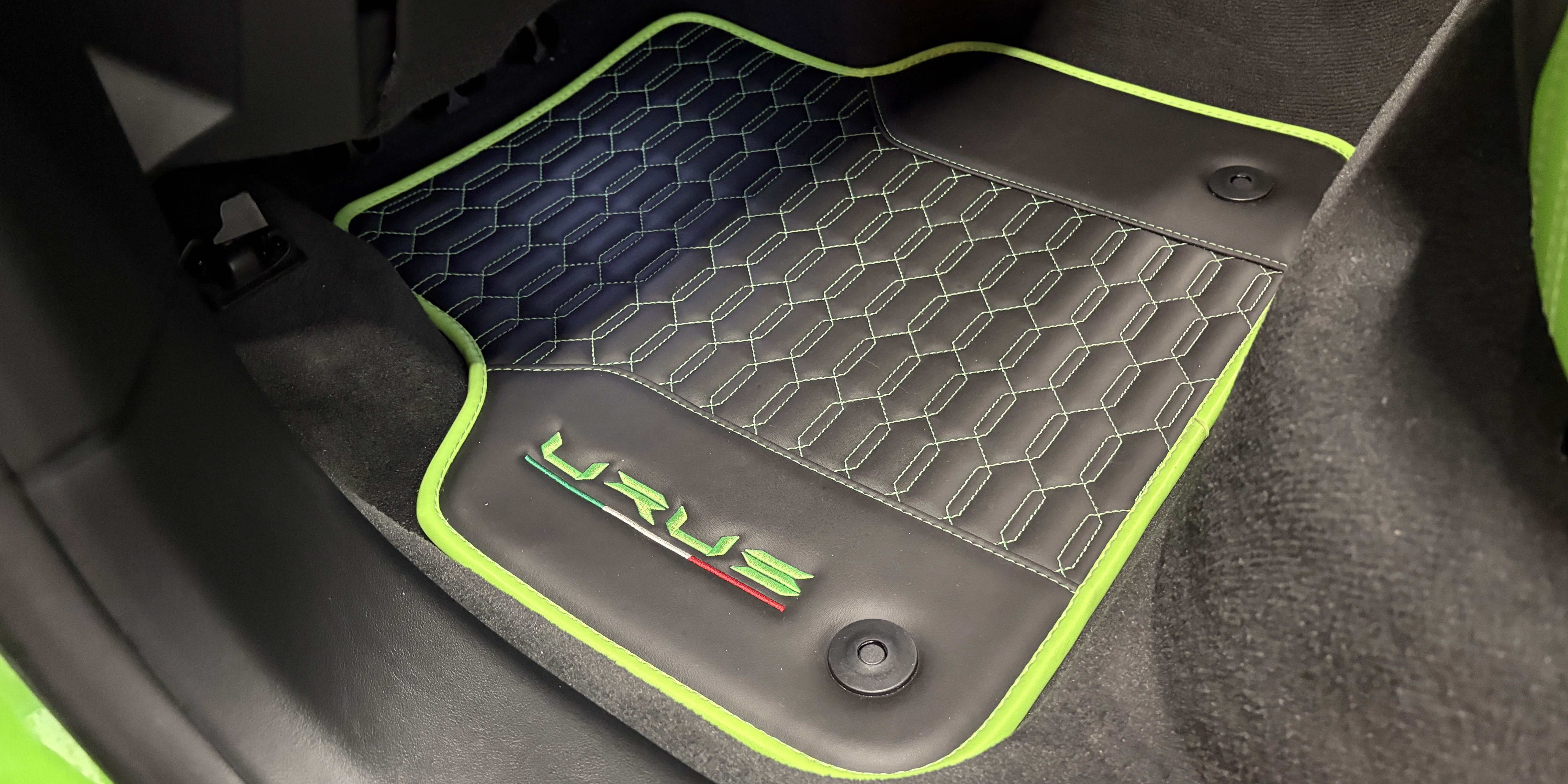 Lamborghini Urus Pearl Capsule