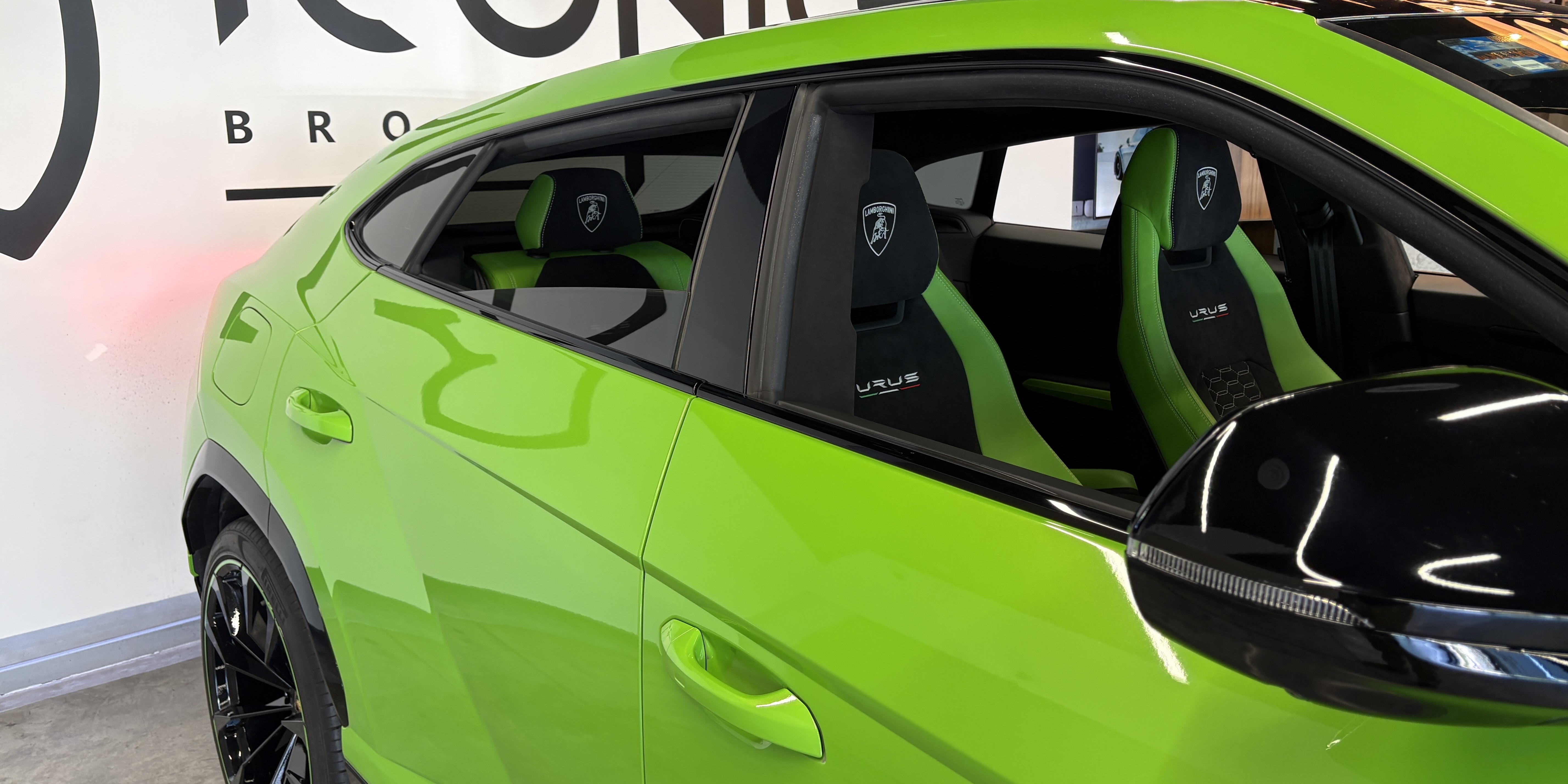 Lamborghini Urus Pearl Capsule