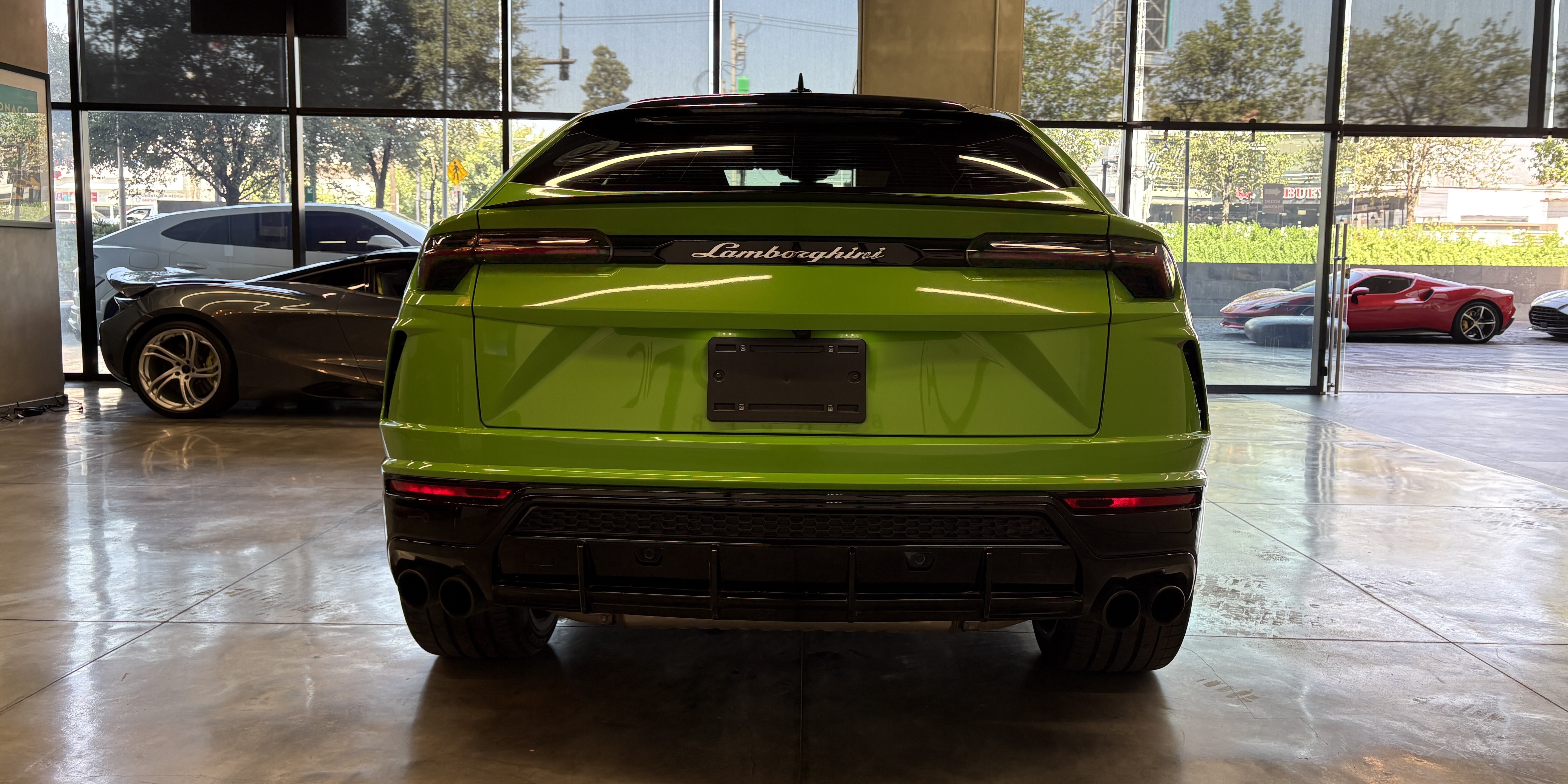 Lamborghini Urus Pearl Capsule