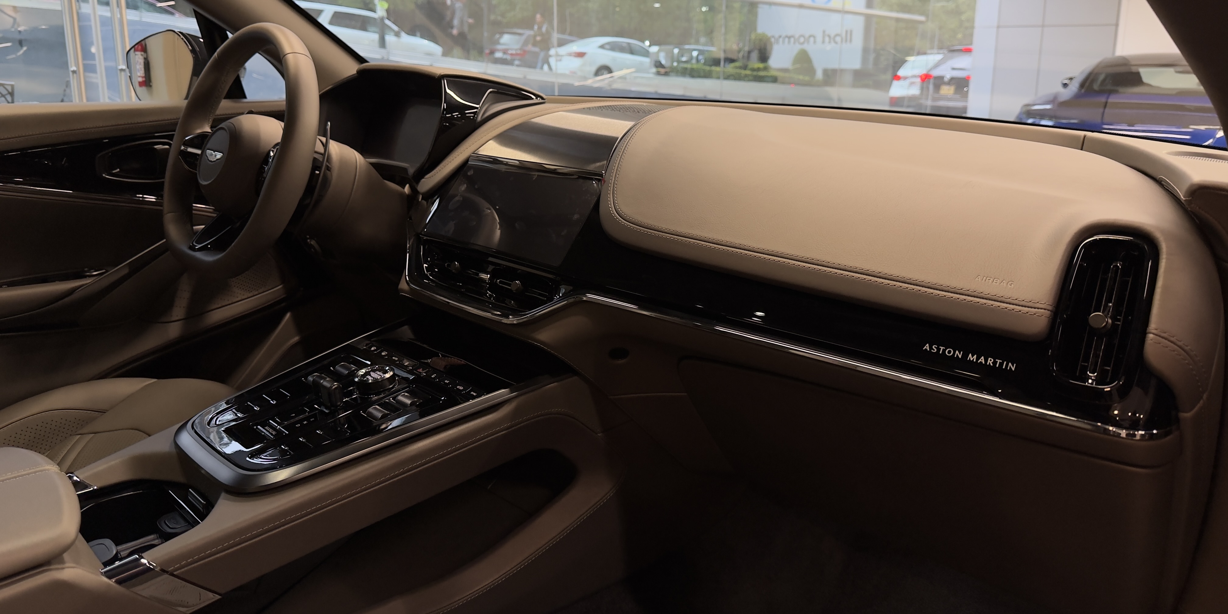 Aston Martin DBX S