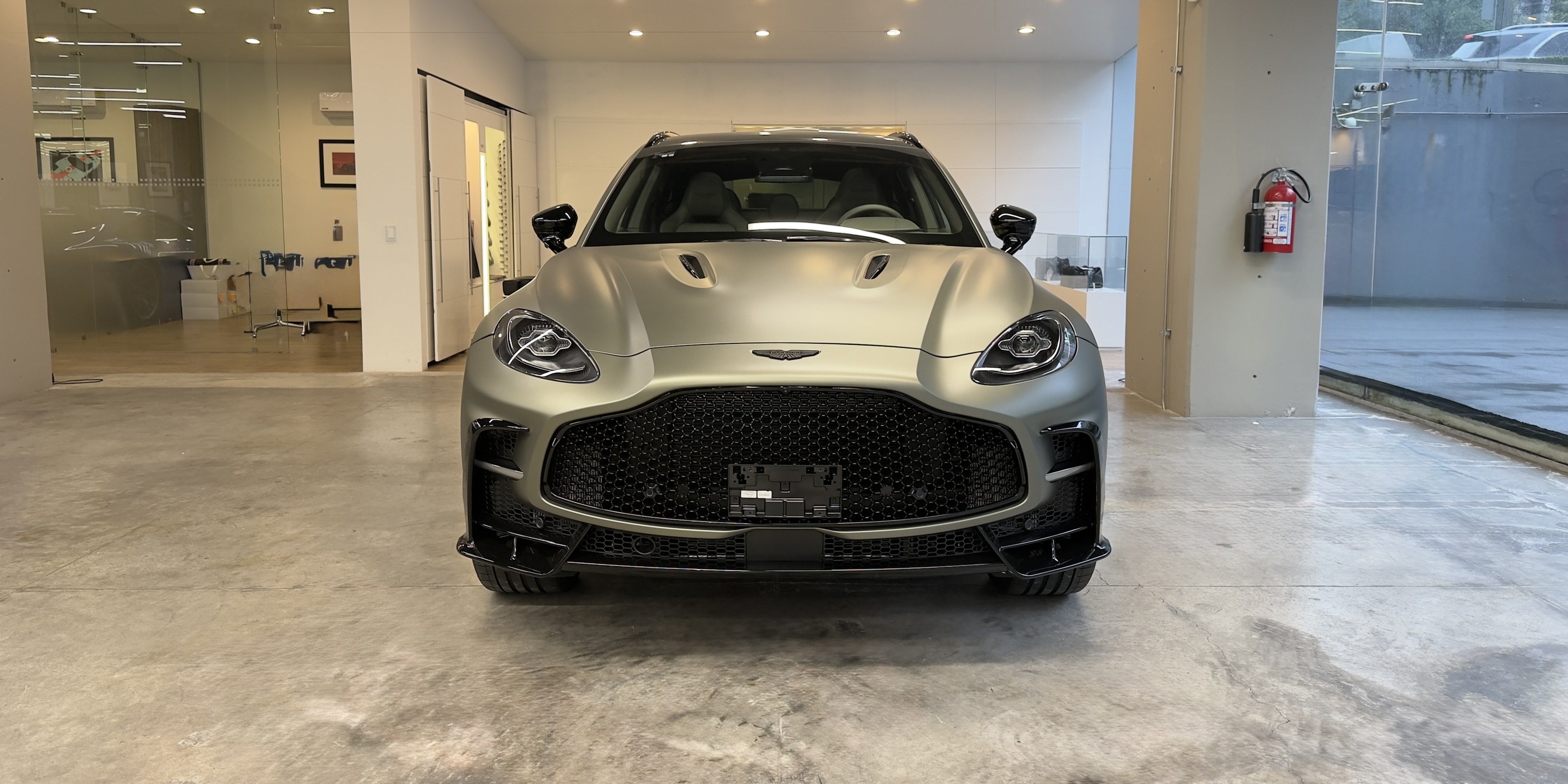 Aston Martin DBX S