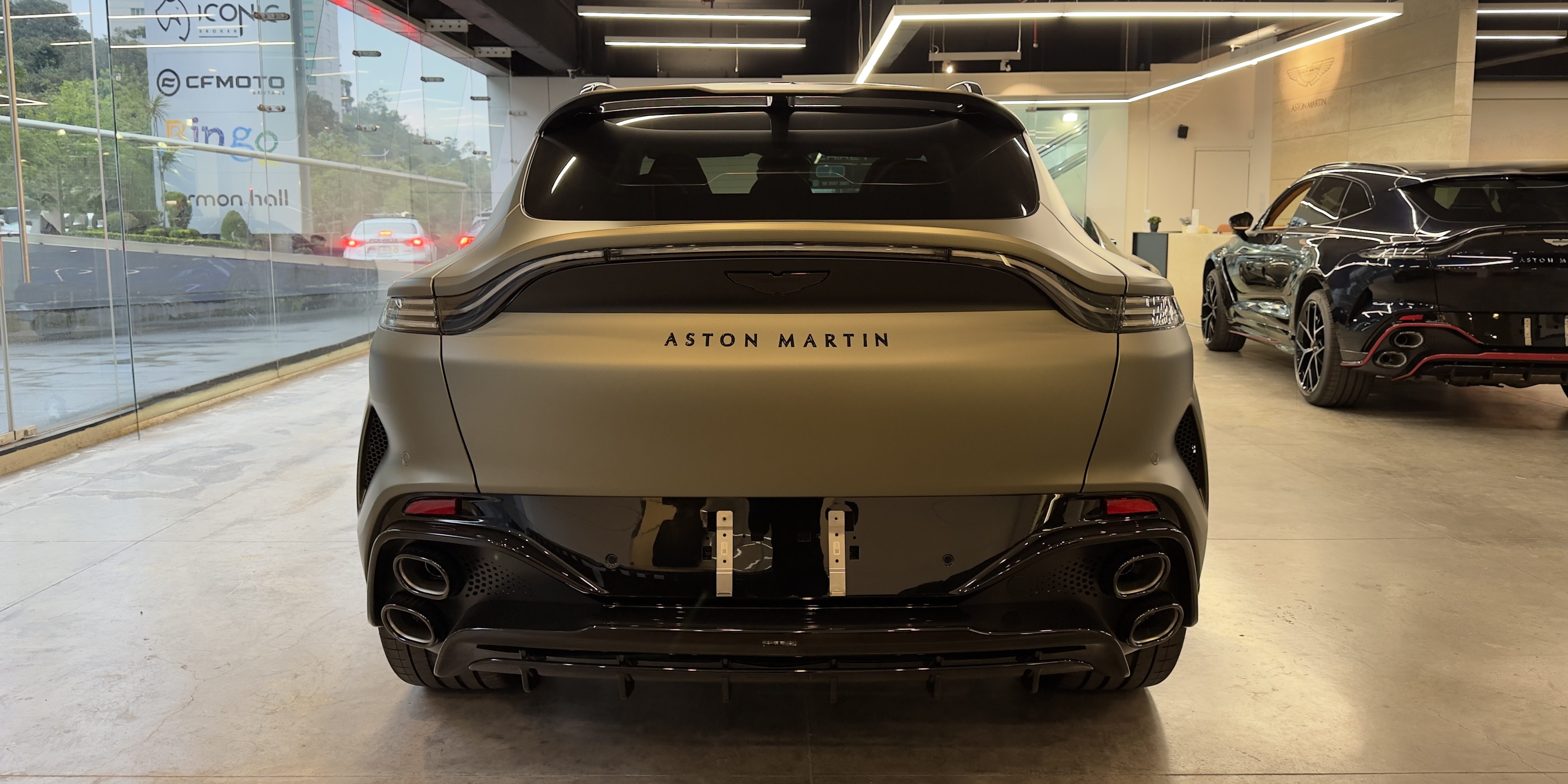 Aston Martin DBX S