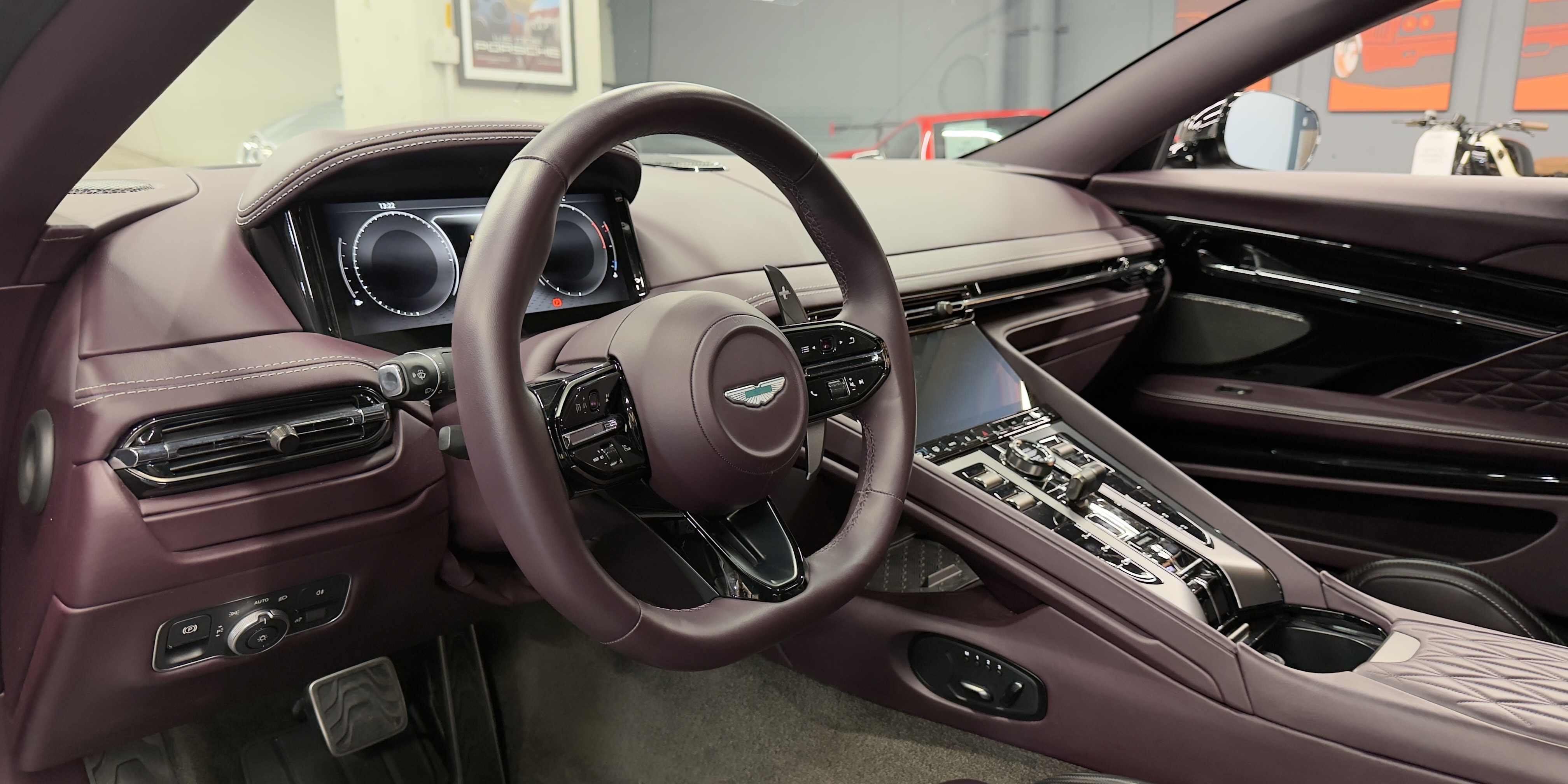 Aston Martin DB12 Volante