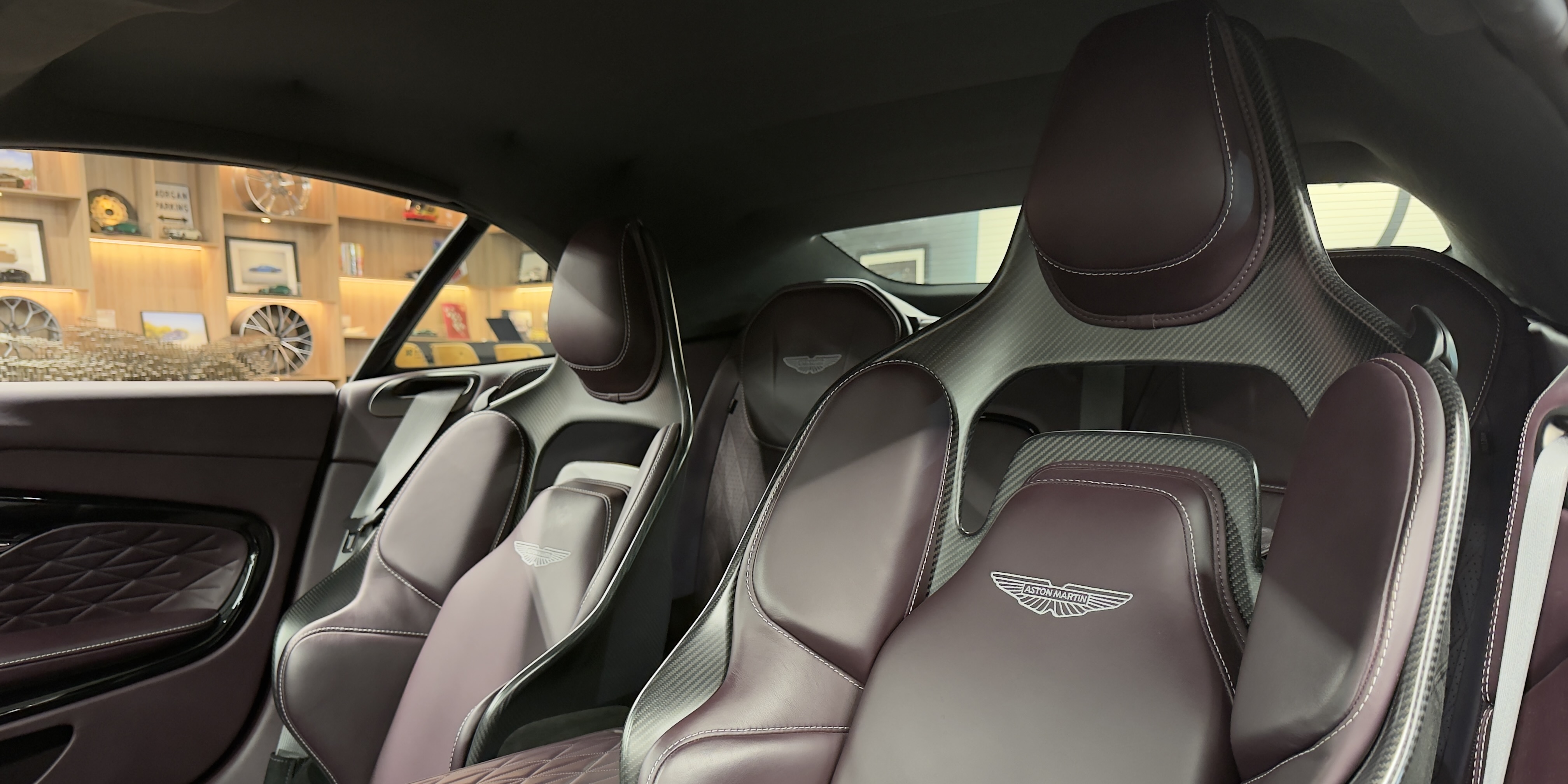 Aston Martin DB12 Volante