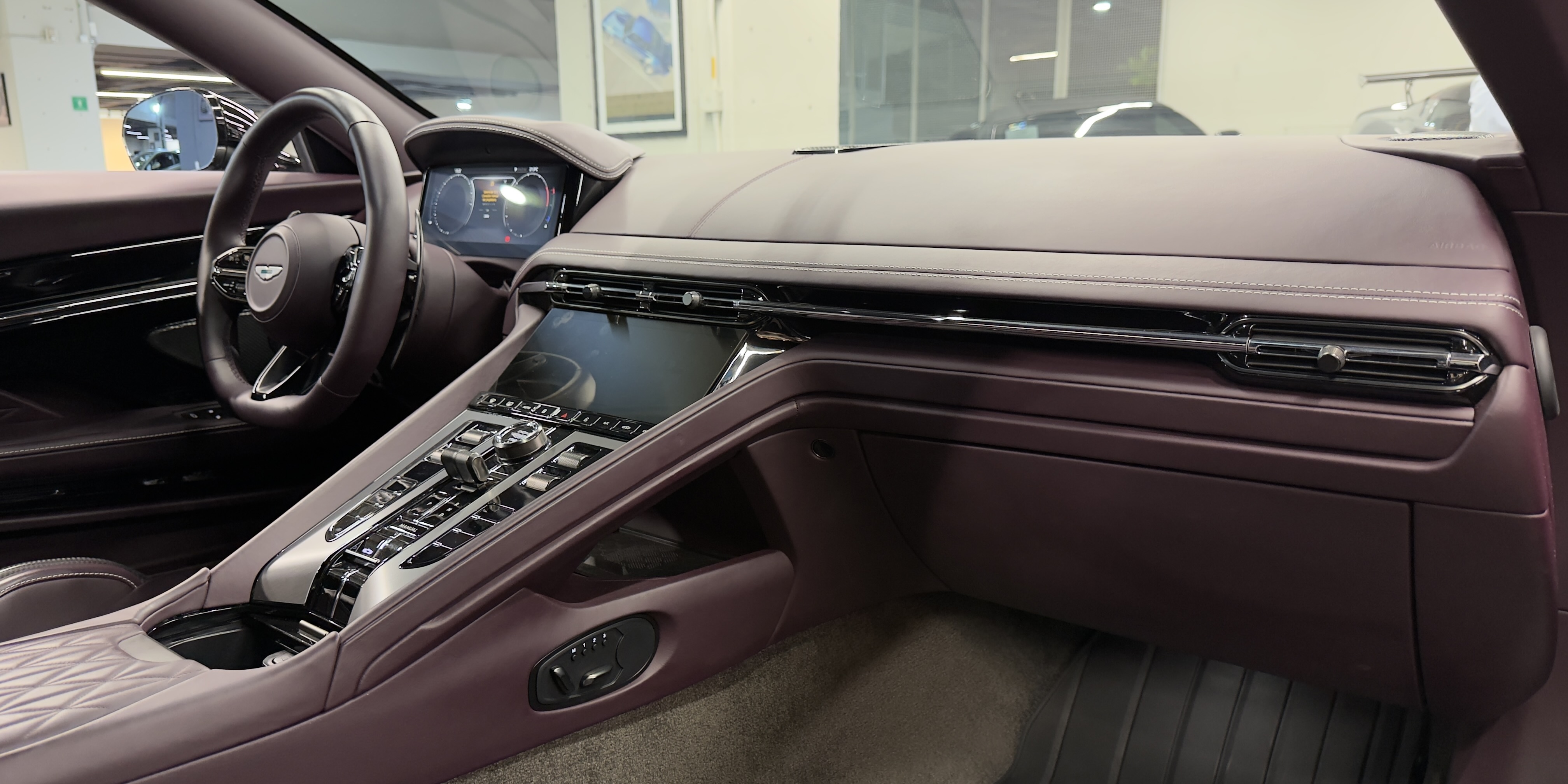 Aston Martin DB12 Volante