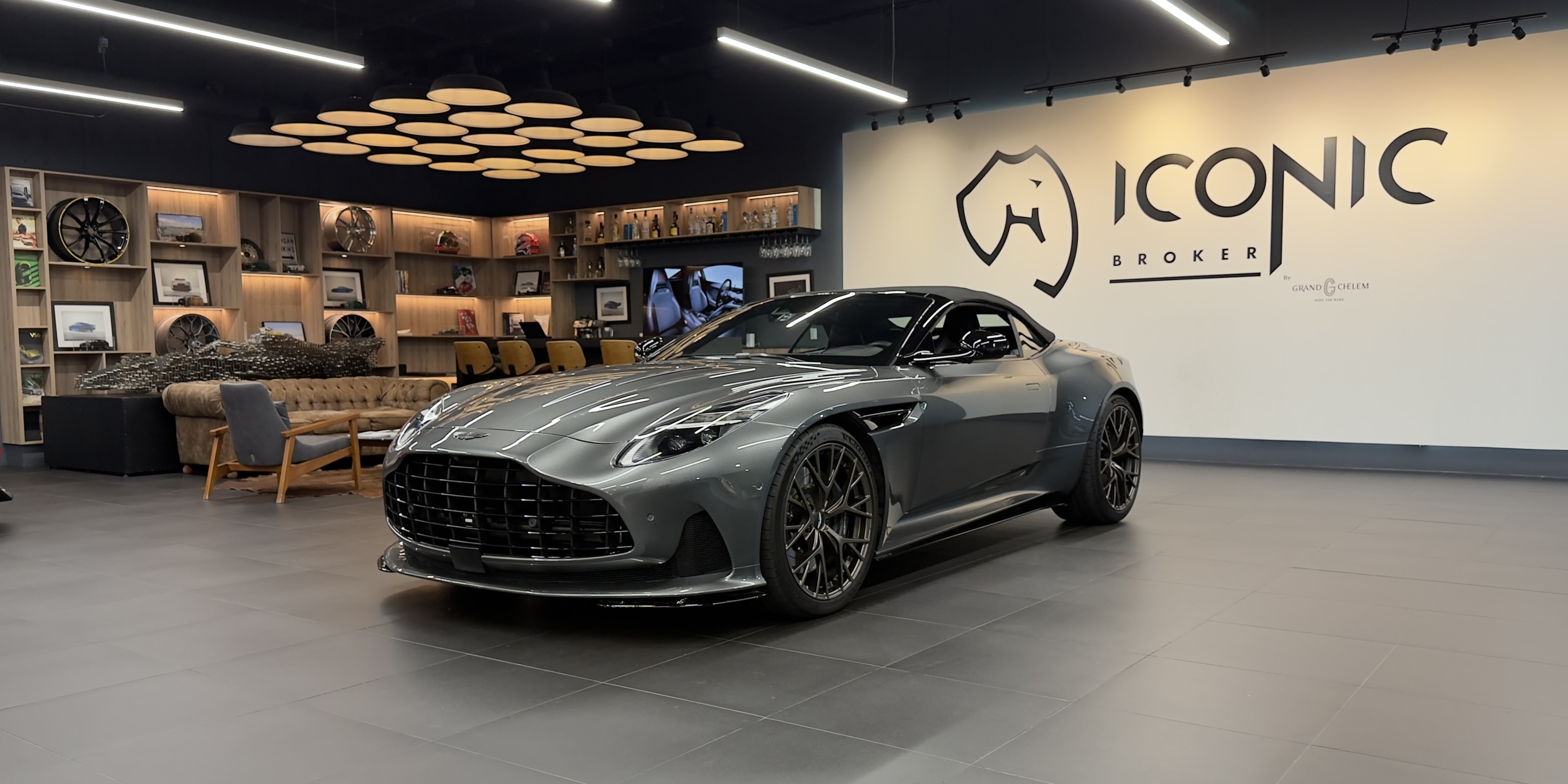 Aston Martin DB12 Volante