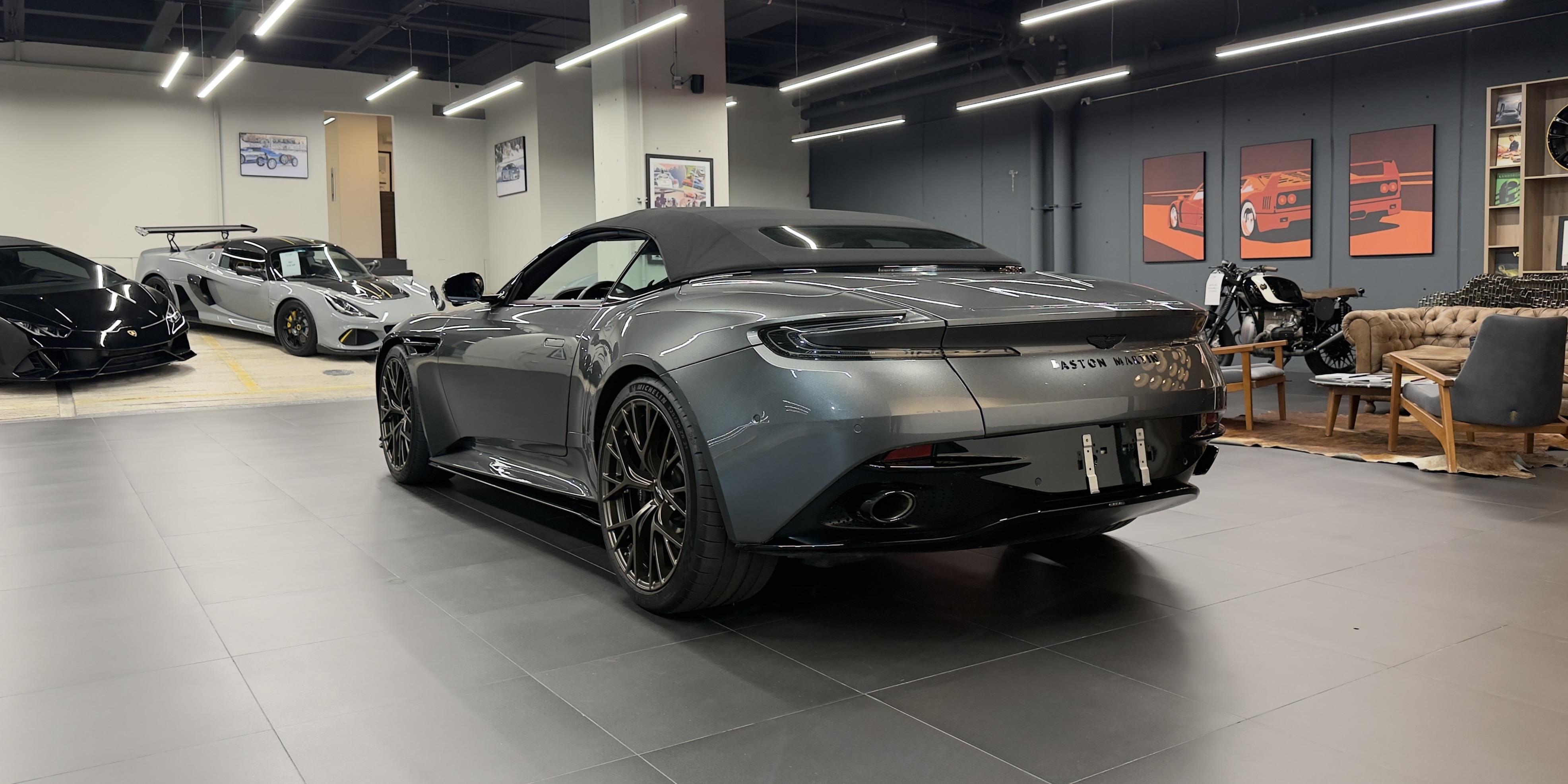 Aston Martin DB12 Volante